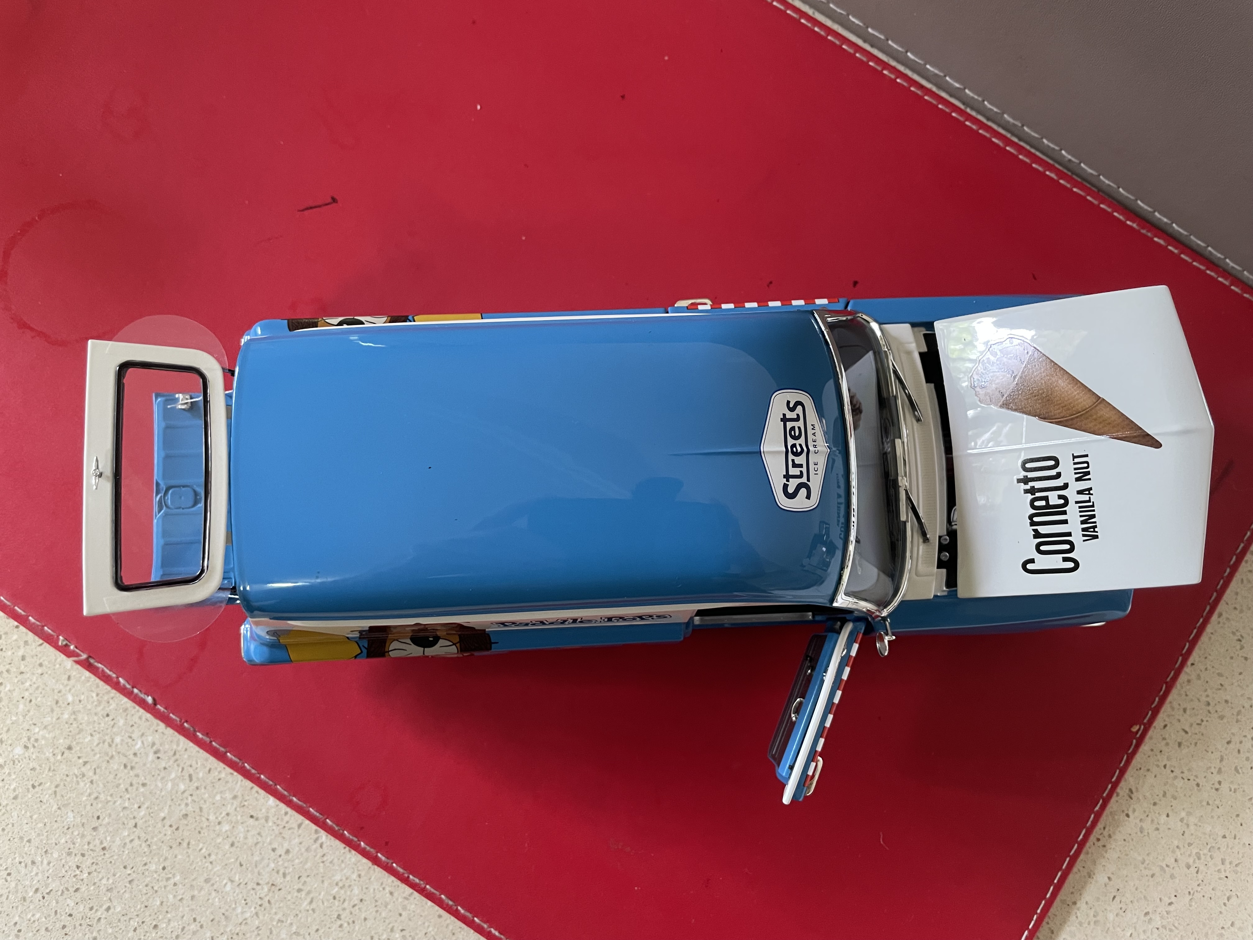 Streets Paddle Pops Van Model