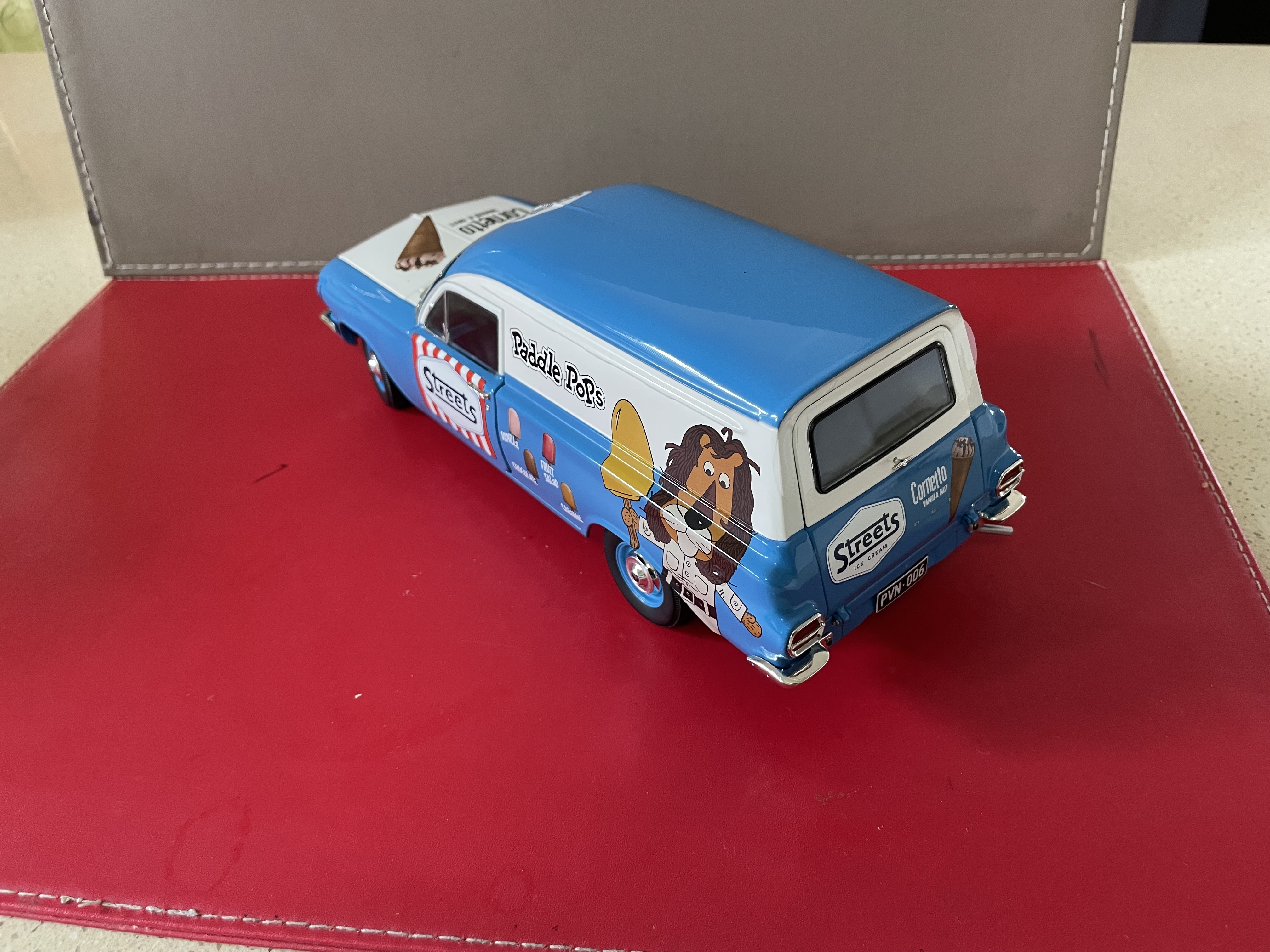 Streets Paddle Pops Van Model