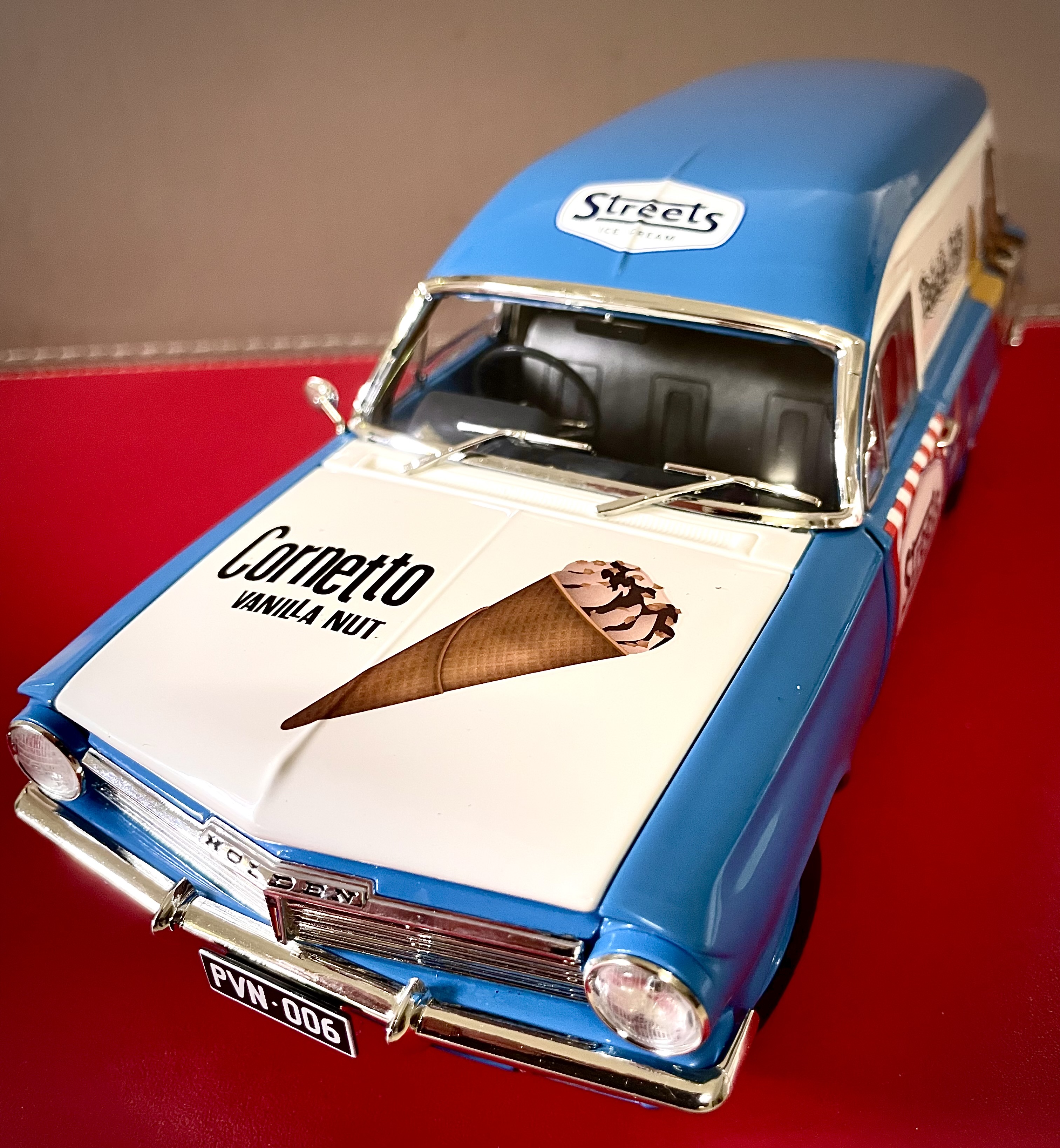 Streets Paddle Pops Van Model