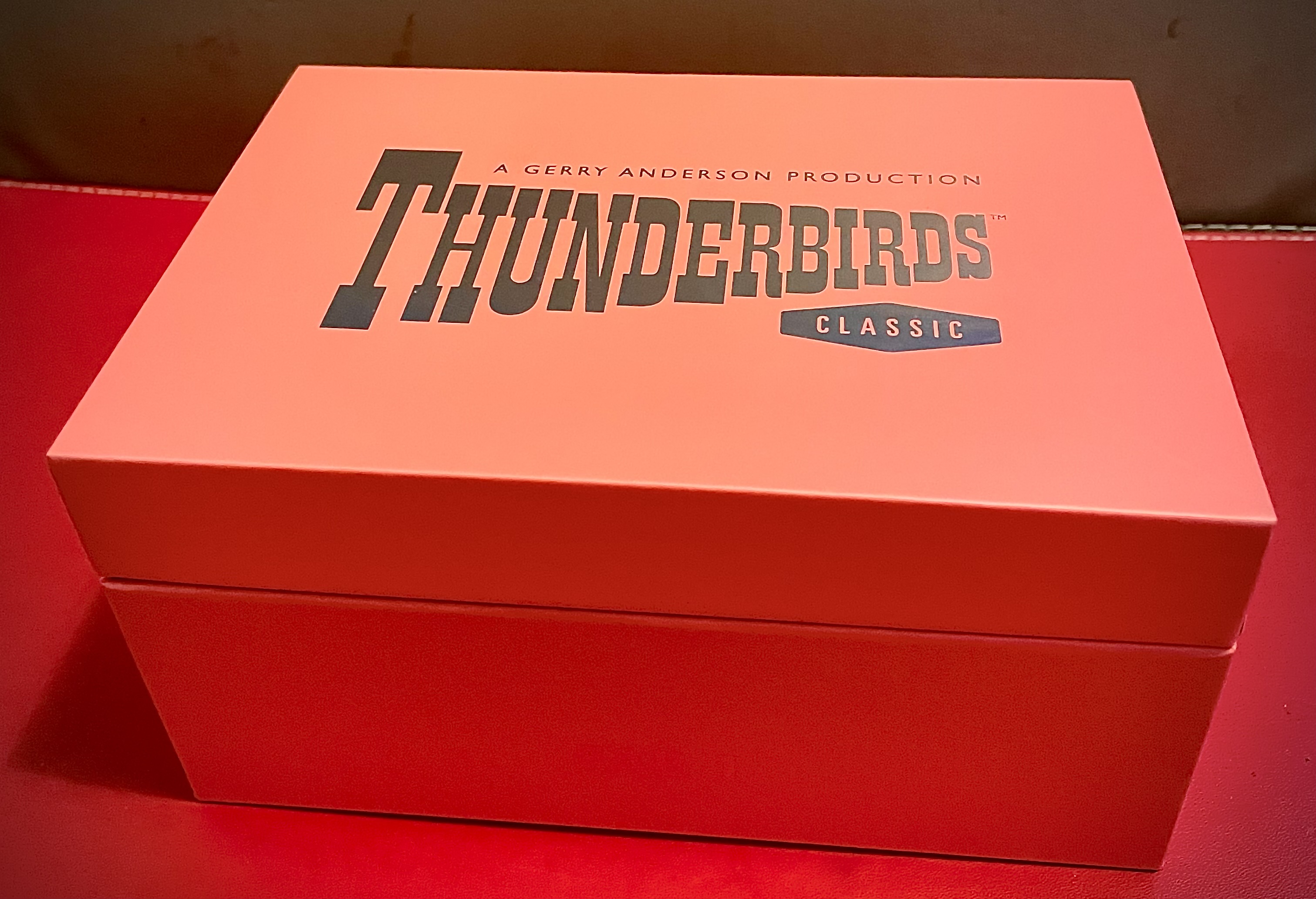 THUNDERBIRDS FAB1…vehicle with… Lady Penelope and Parker…Limited edition…Pink Futuristic Convertible Toy Car