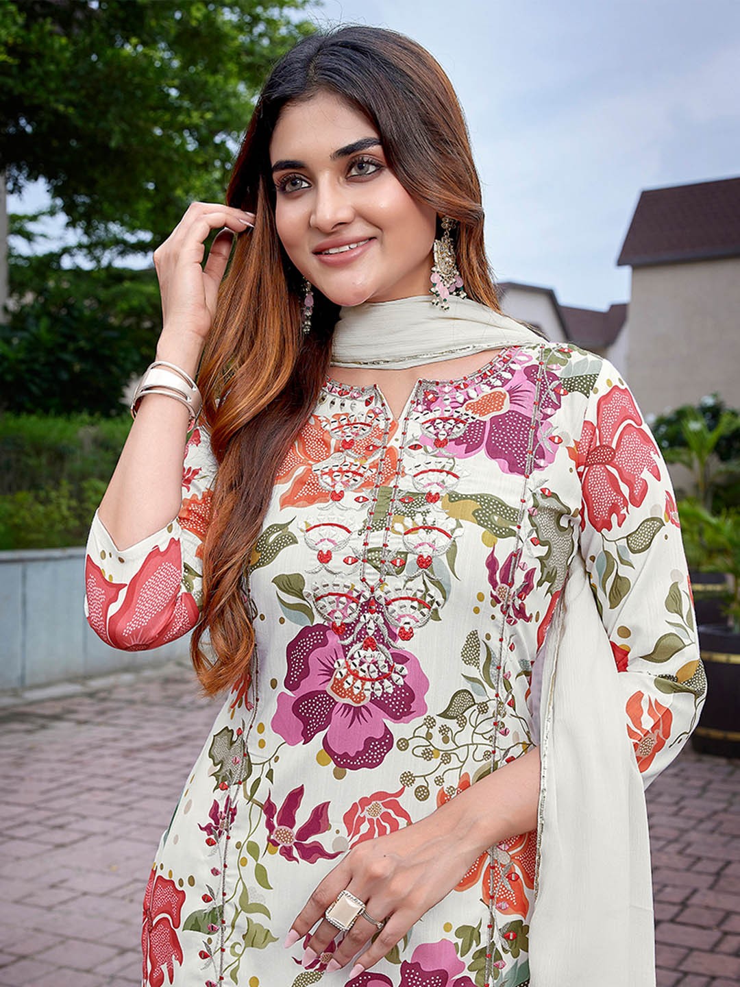 Floral Embroidered Regular Thread Work Kurta 