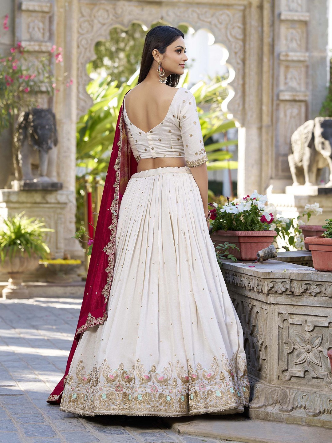 Embroidered Lehenga & Unstitched Blouse With Dupatta