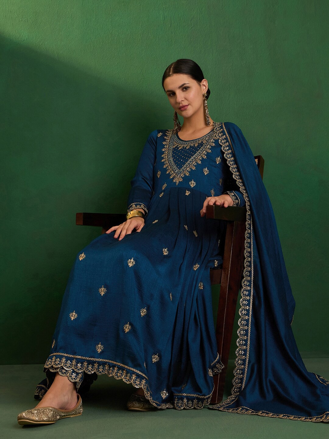 Zari & Sequence Embroidered Round Neck Anarkali Kurta 