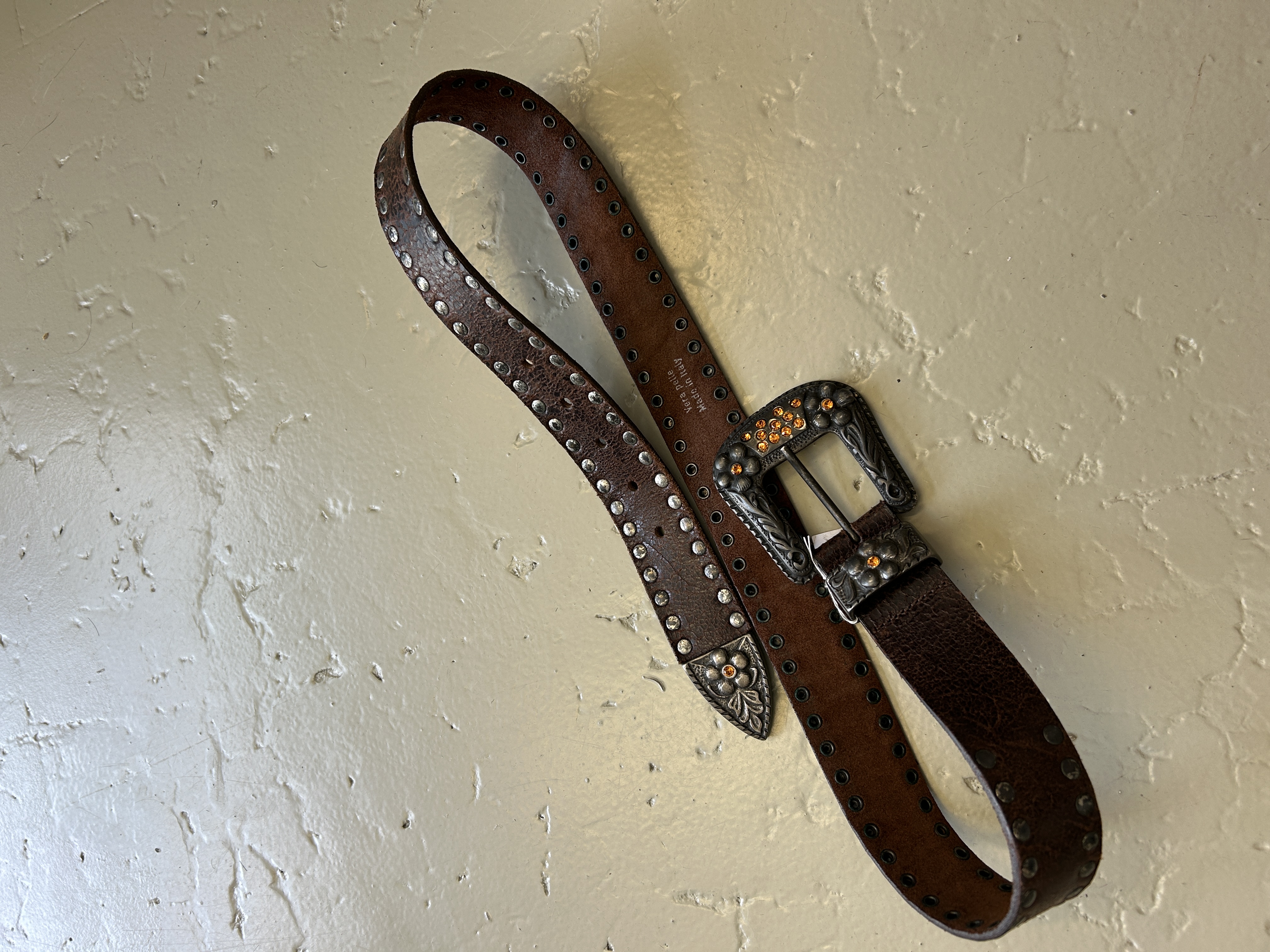 Cintura vintage con borchie