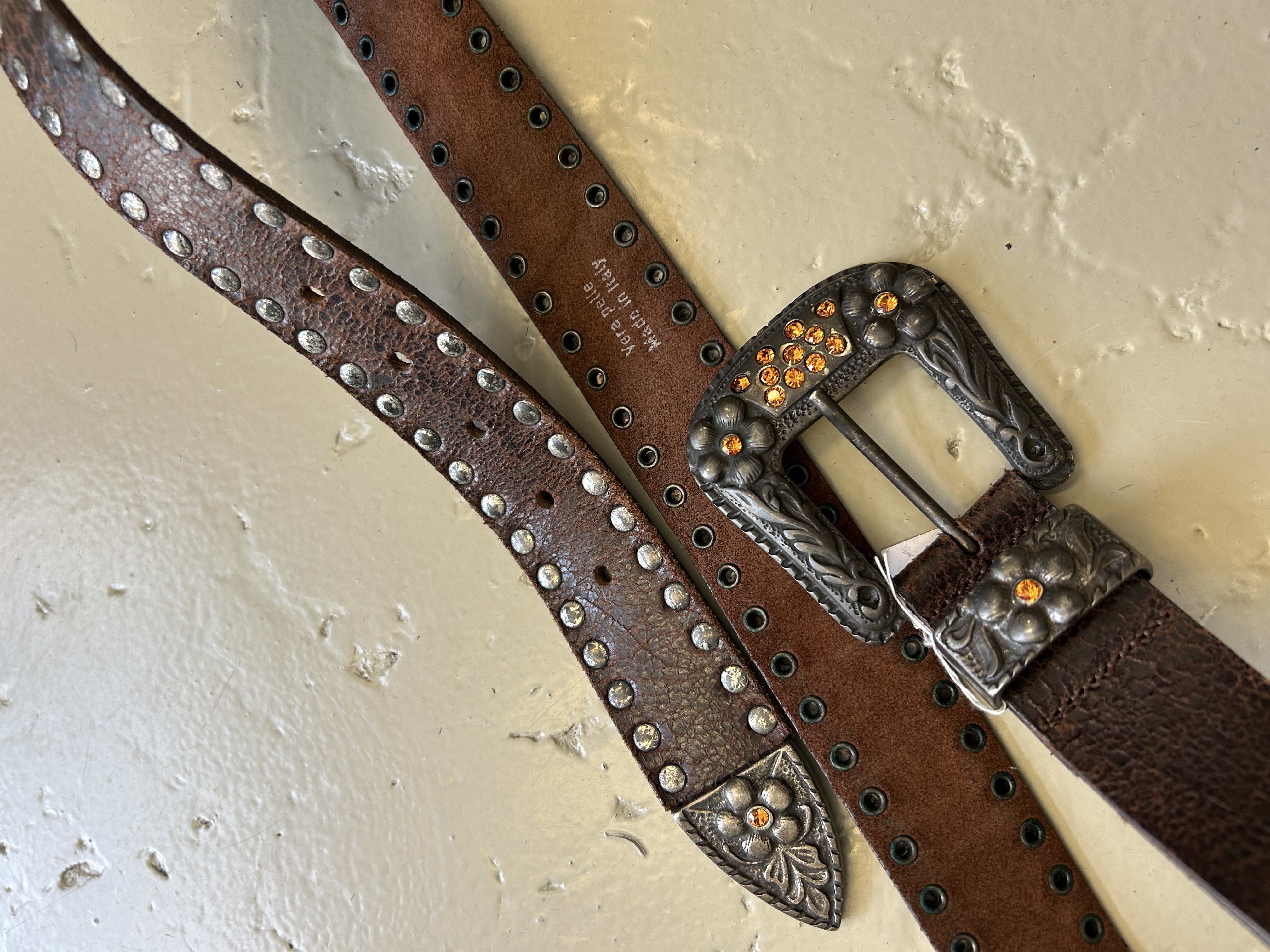 Cintura vintage con borchie