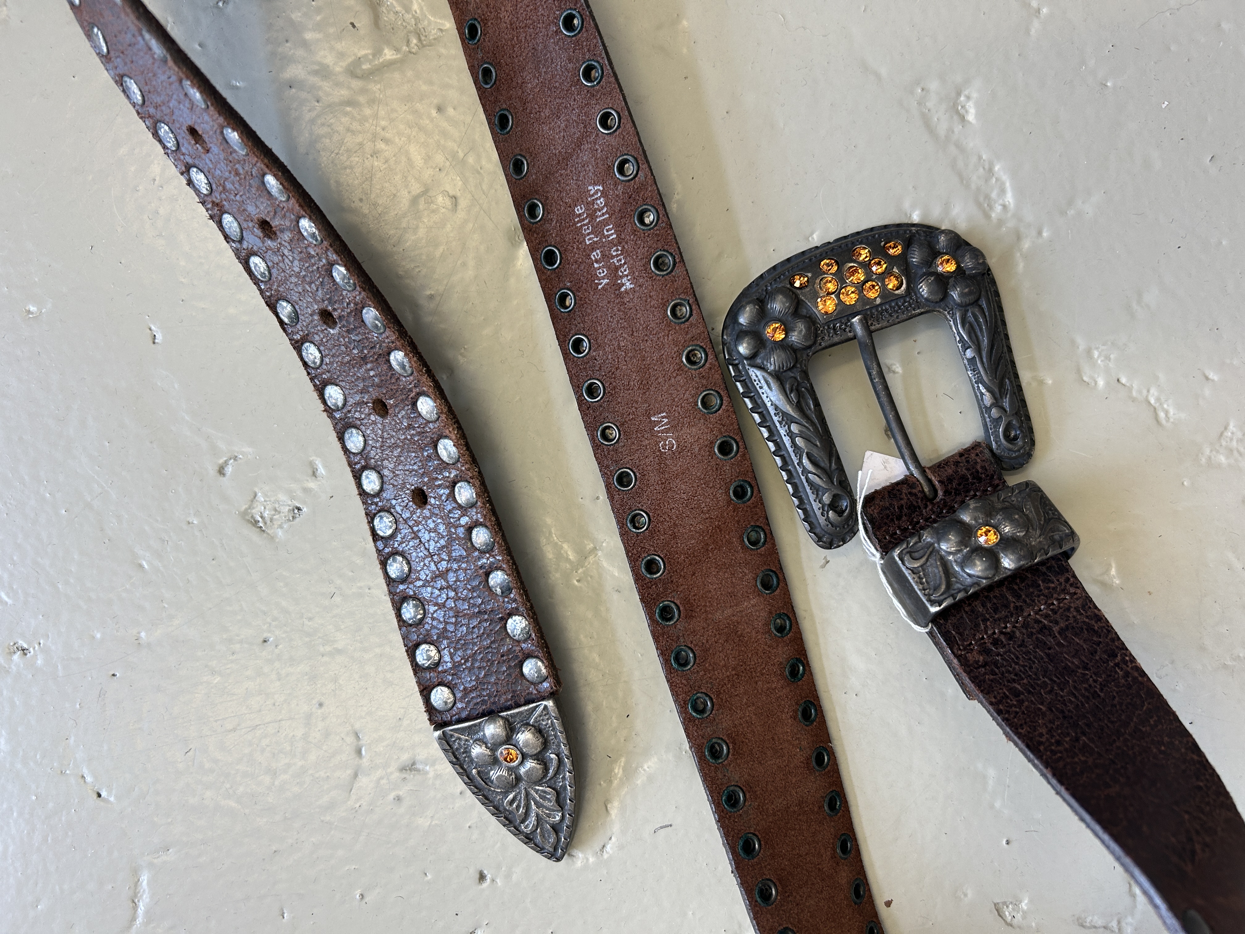 Cintura vintage con borchie