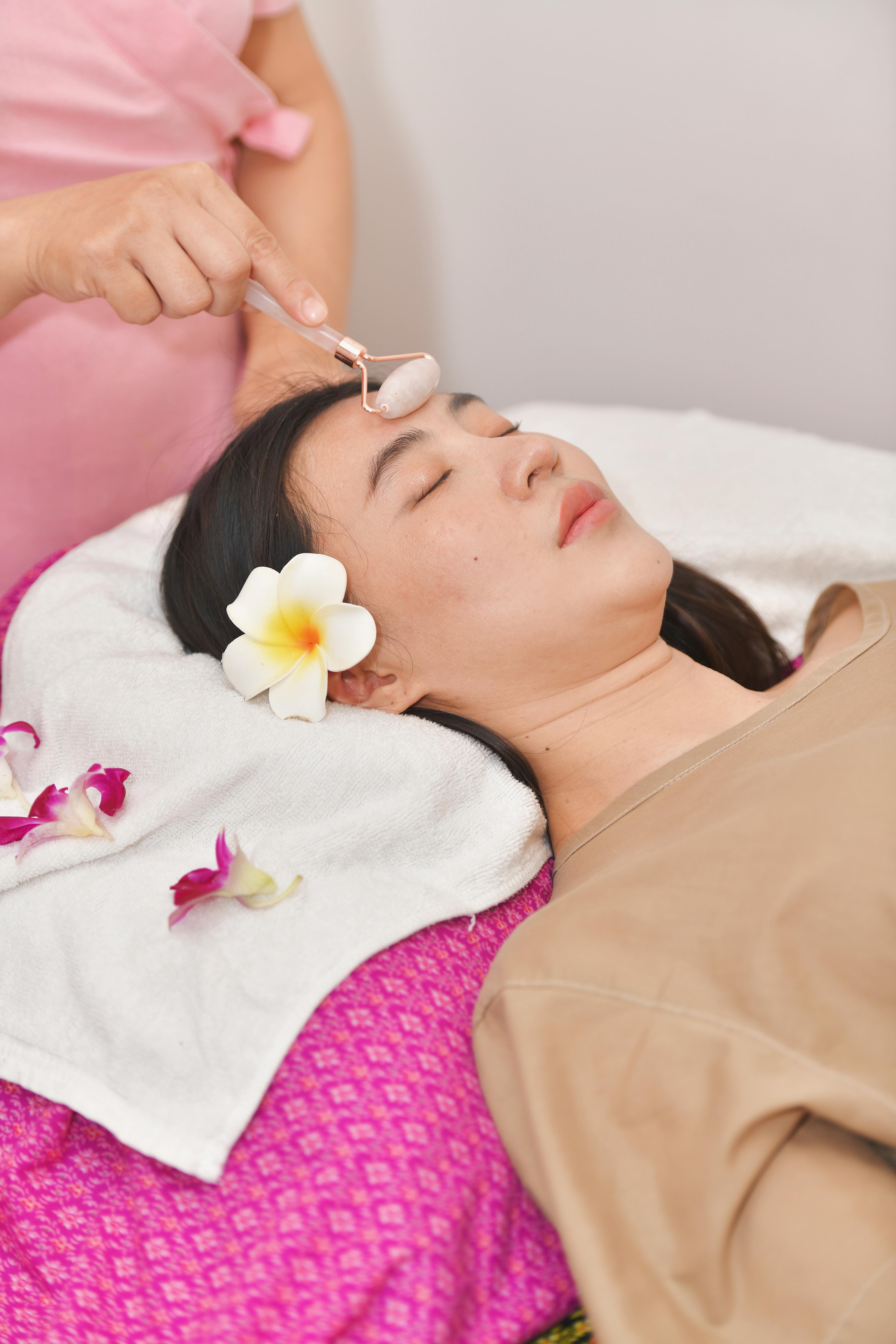 ROSE QUARTZ GUA SHA FACIAL 