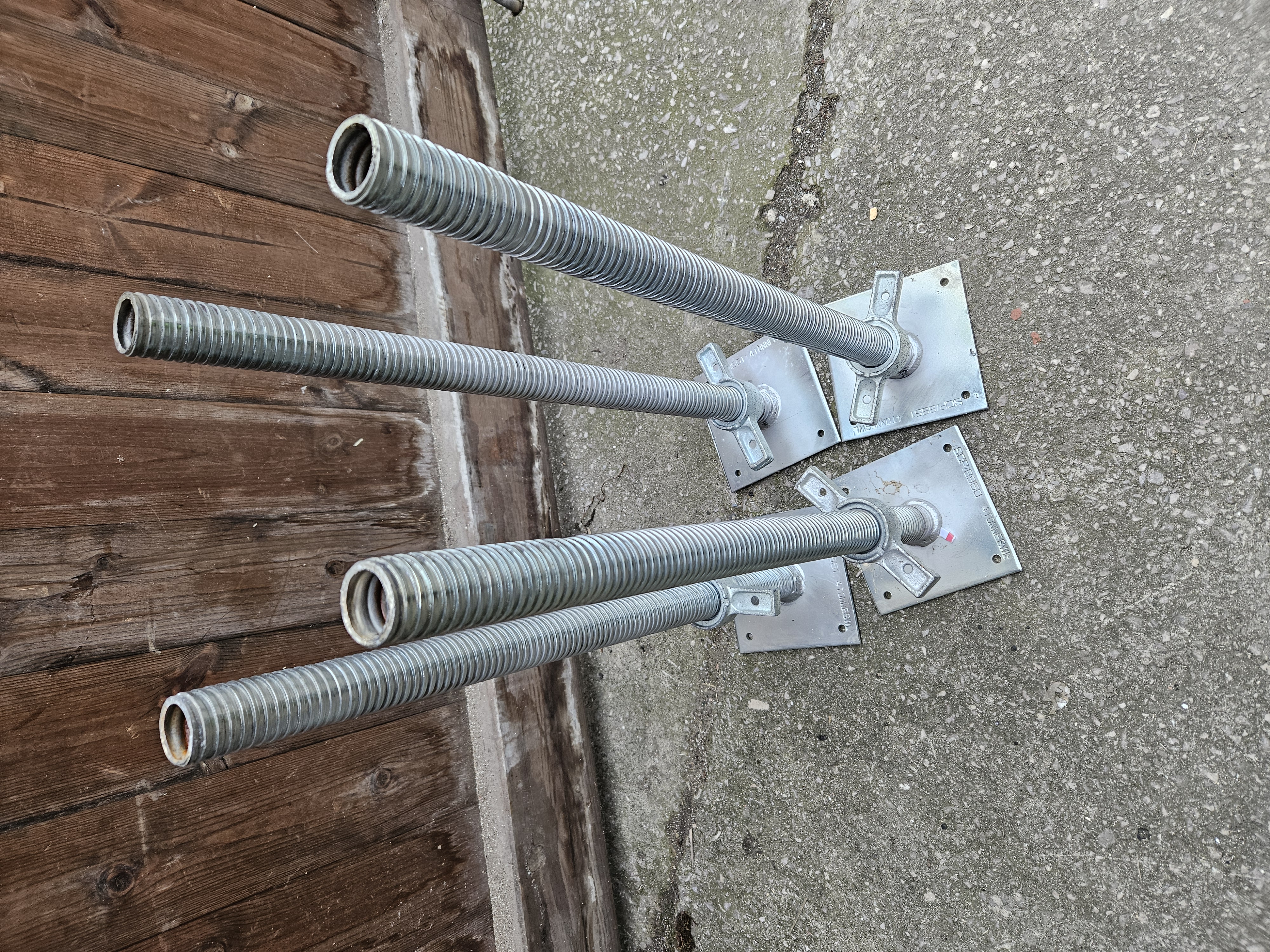 Scaffolding jacks pack of 4 x 600mm