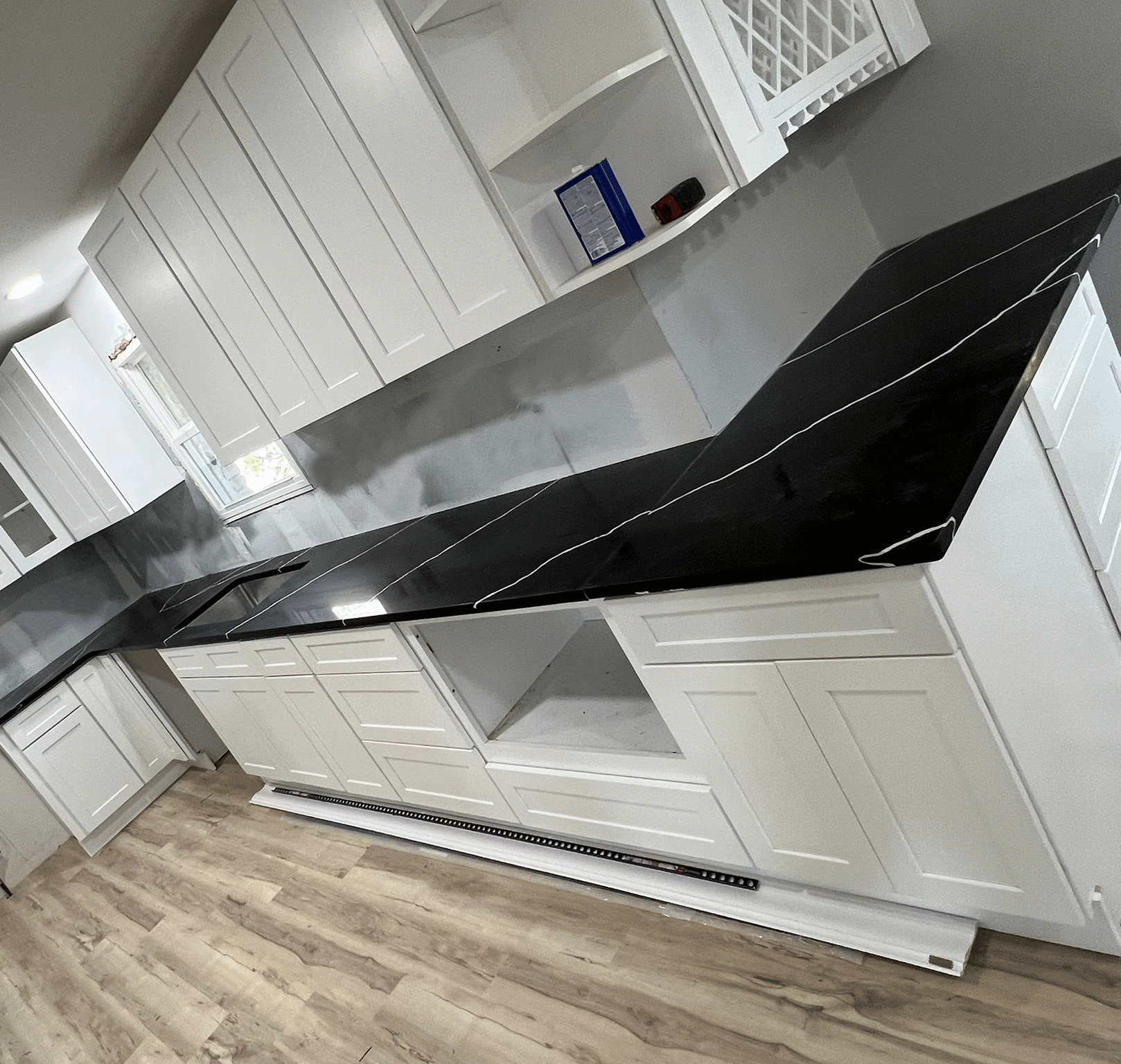 CALACATTA BLACK