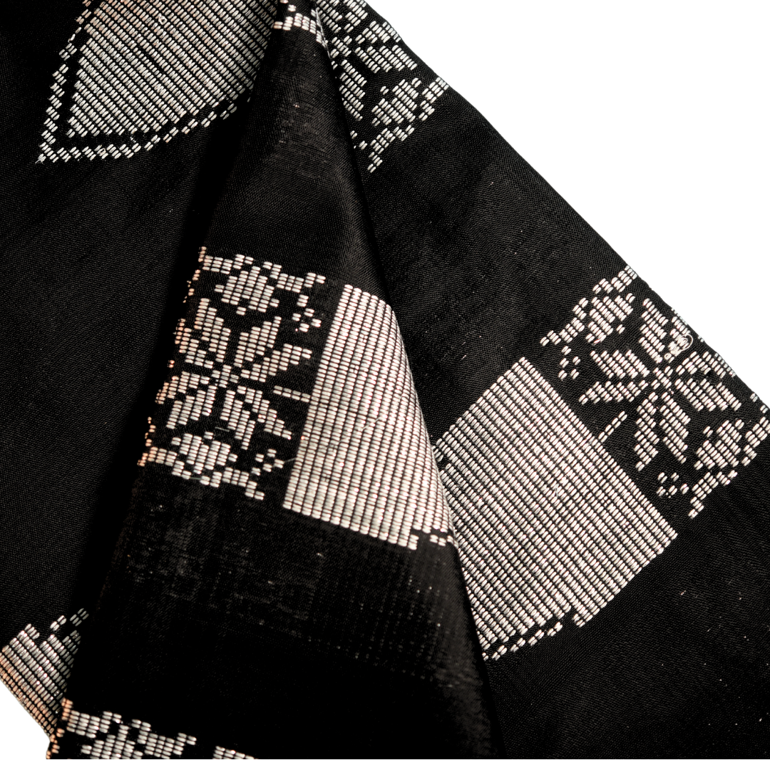 Pilupan Inaul (Black and White)