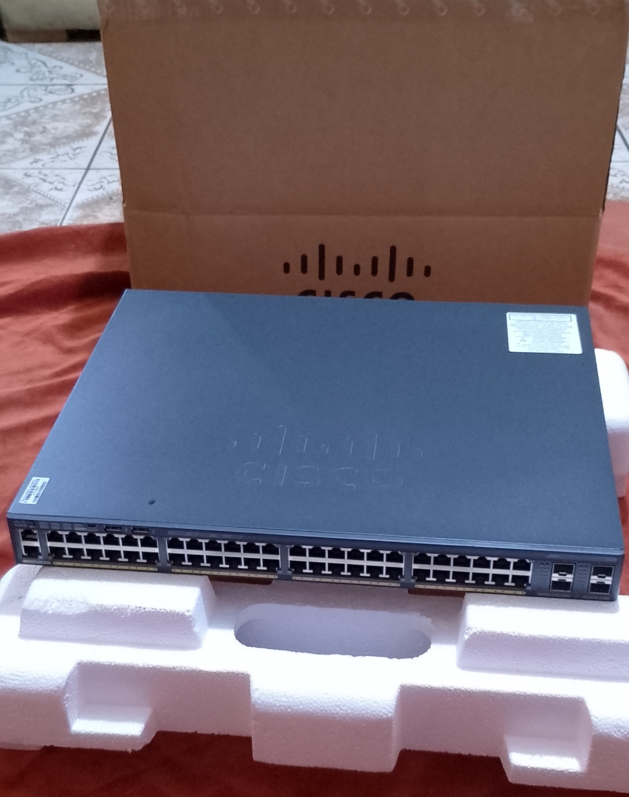 SWITCH CISCO DE 48 PUERTOS POE
