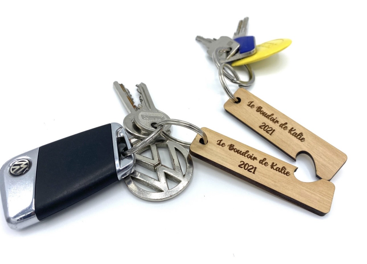 Porte-clés personnalisé en bois – Couple & date