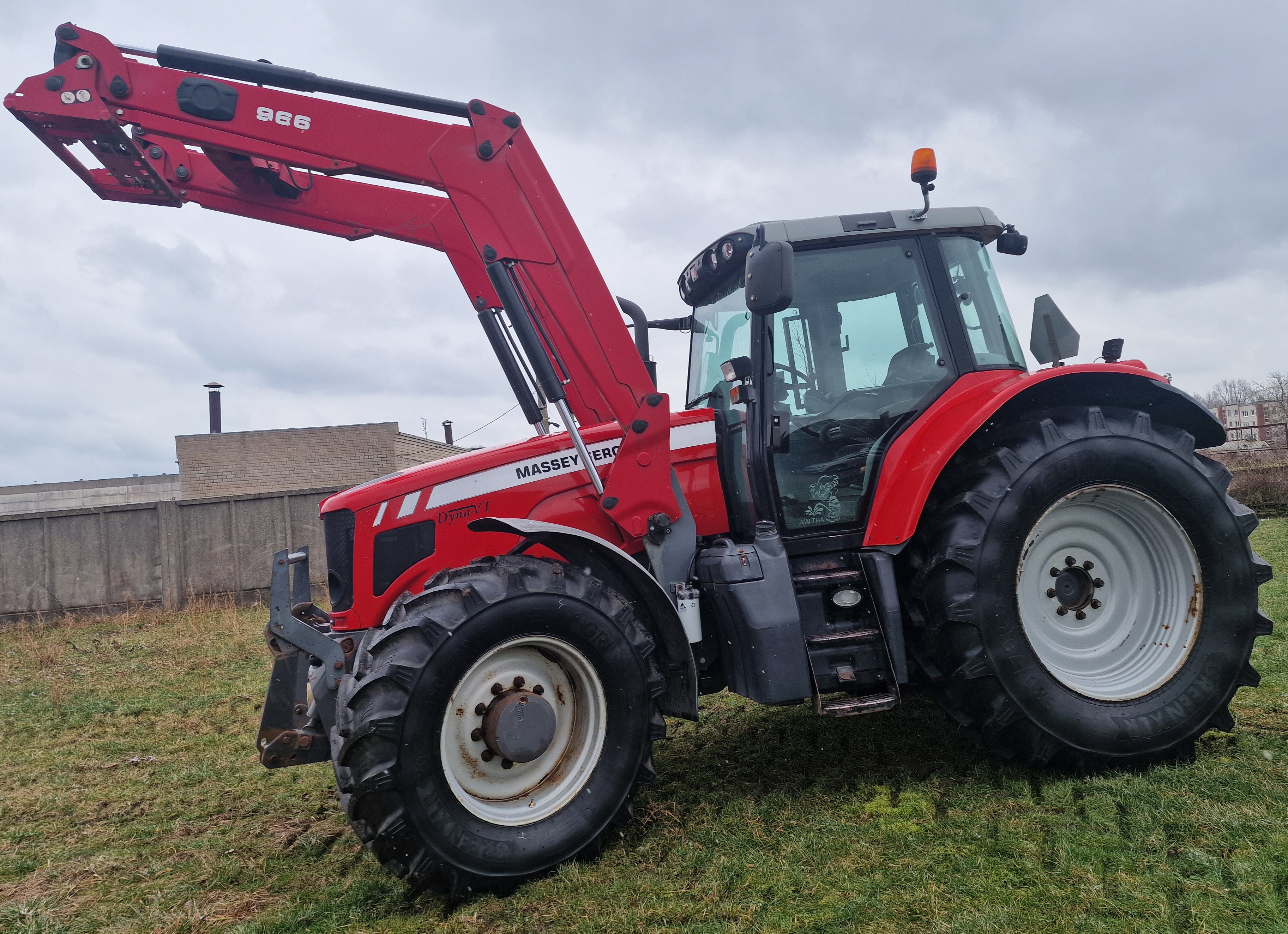 Traktorius Massey Ferguson 7480