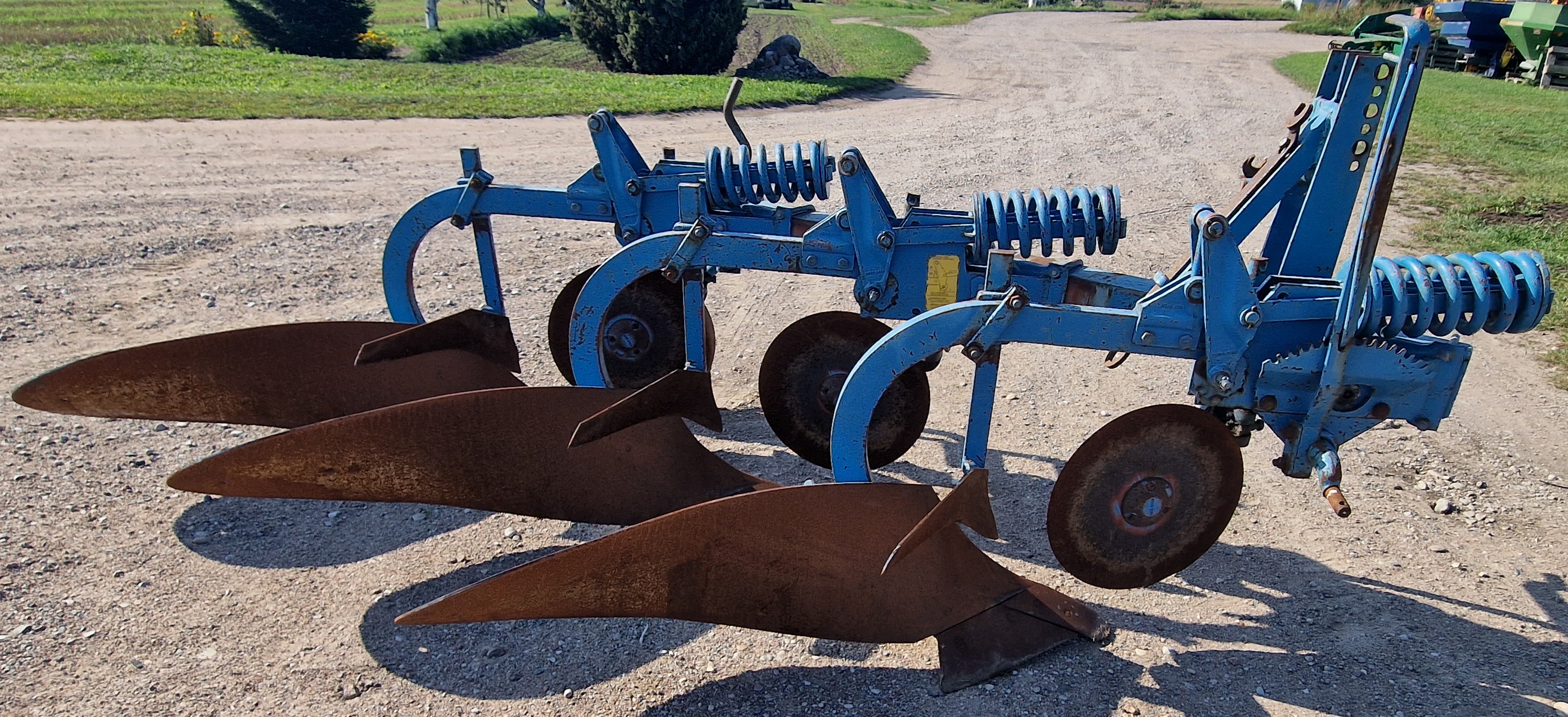 Trijų korpusų plūgas Fiskars