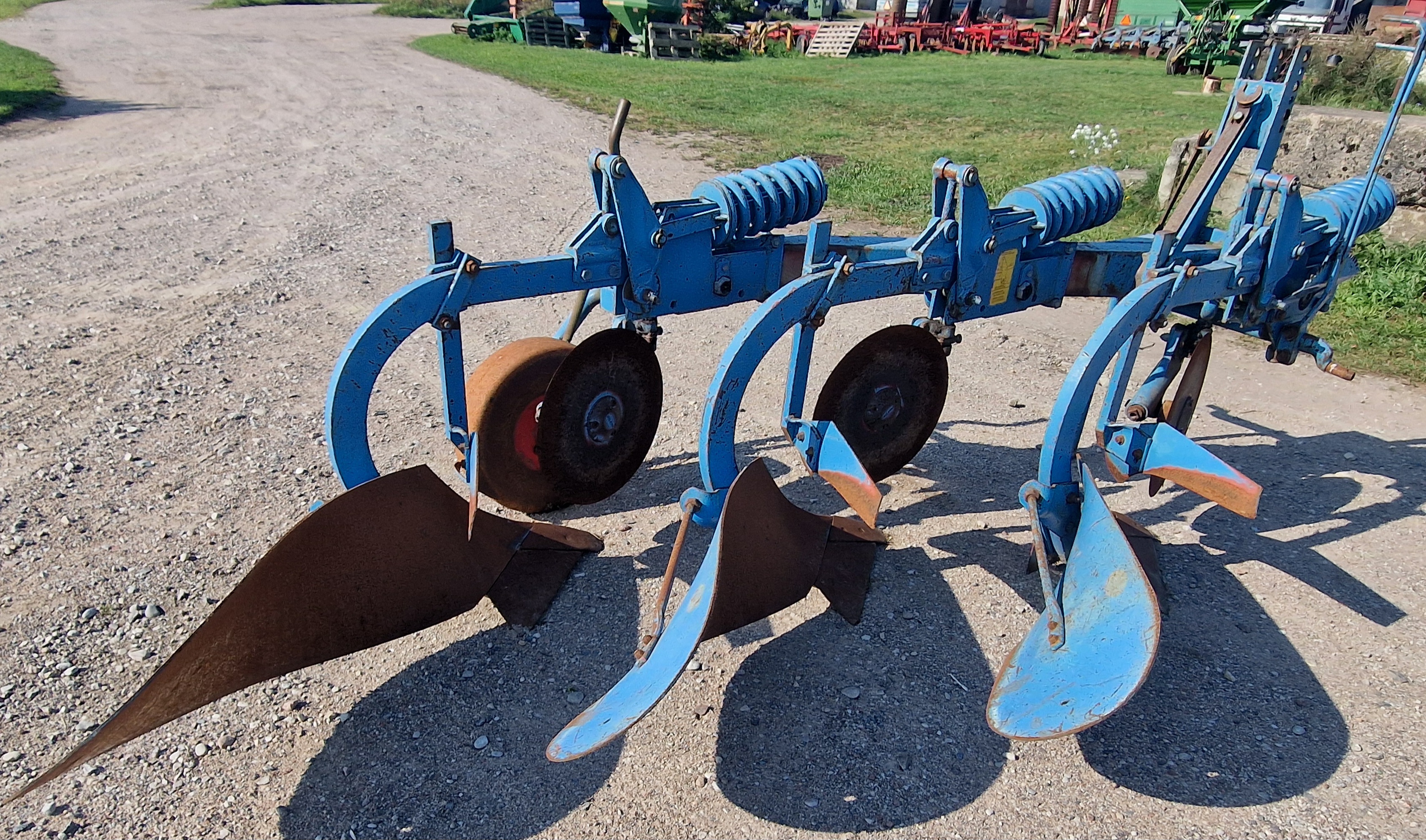 Trijų korpusų plūgas Fiskars