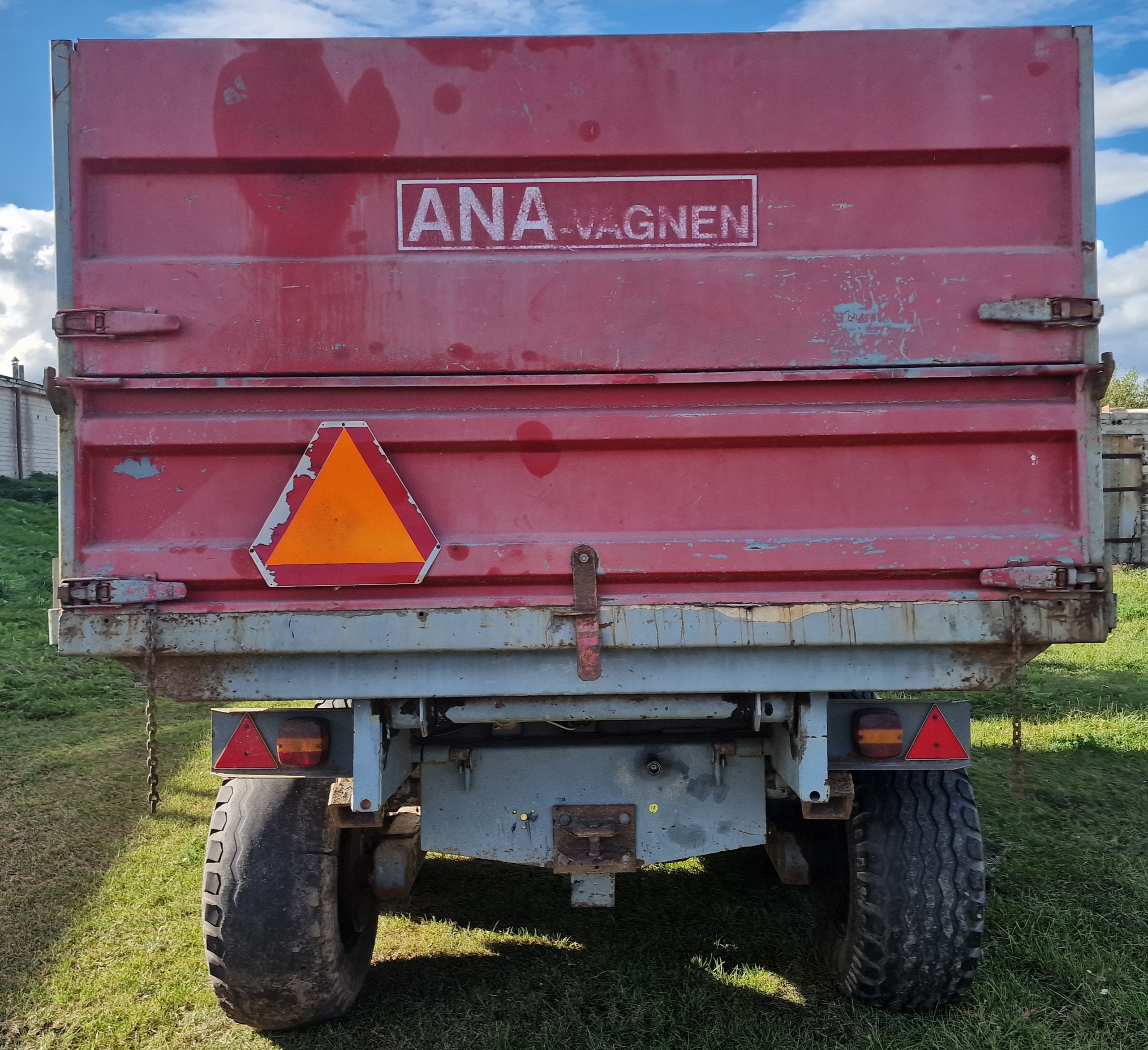 Puspriekabė Ana