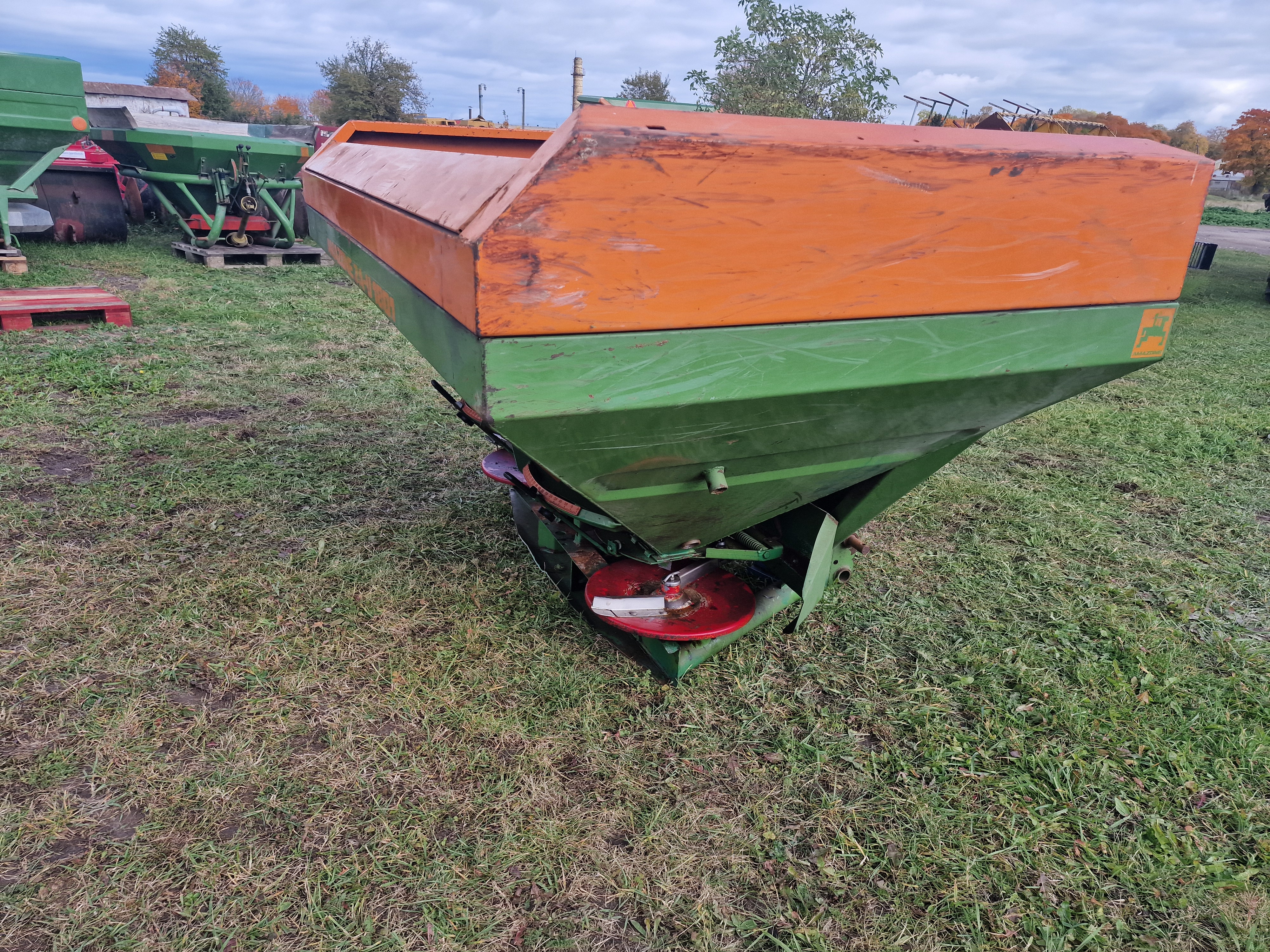 Trąšų barstytuvas Amazone ZA-U 1801