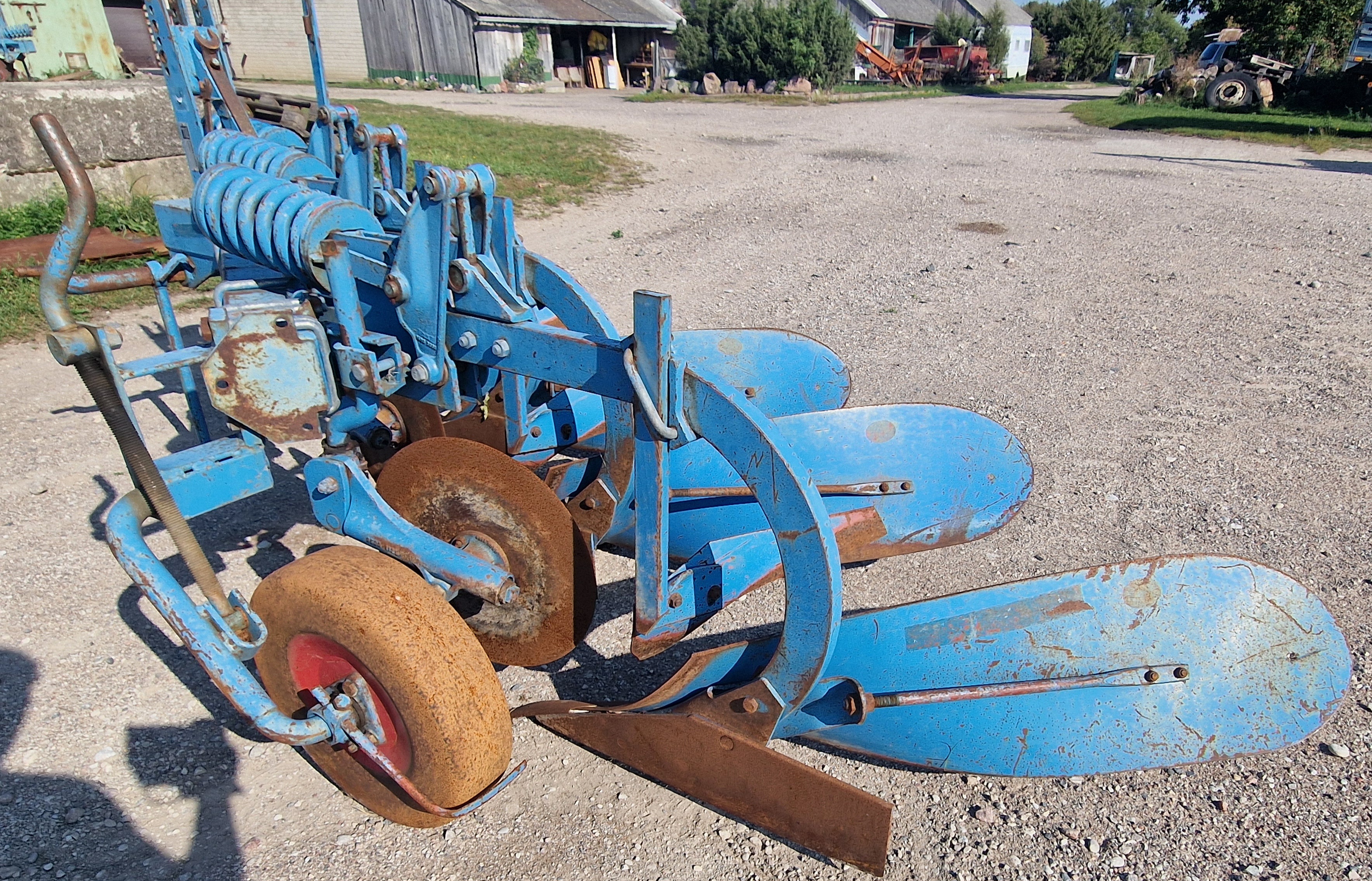 Trijų korpusų plūgas Fiskars