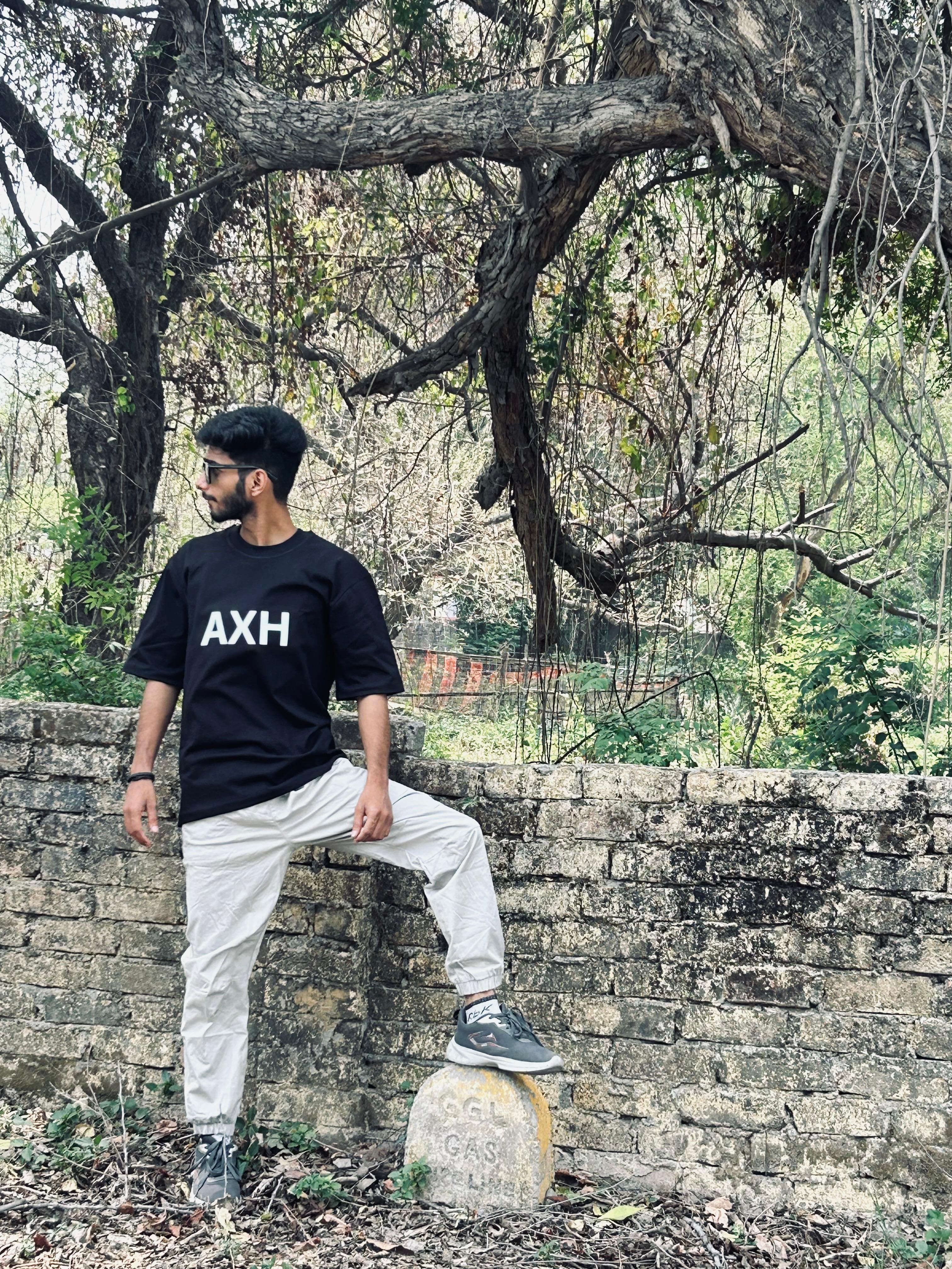 AXH black/white OVERSIZED TEE