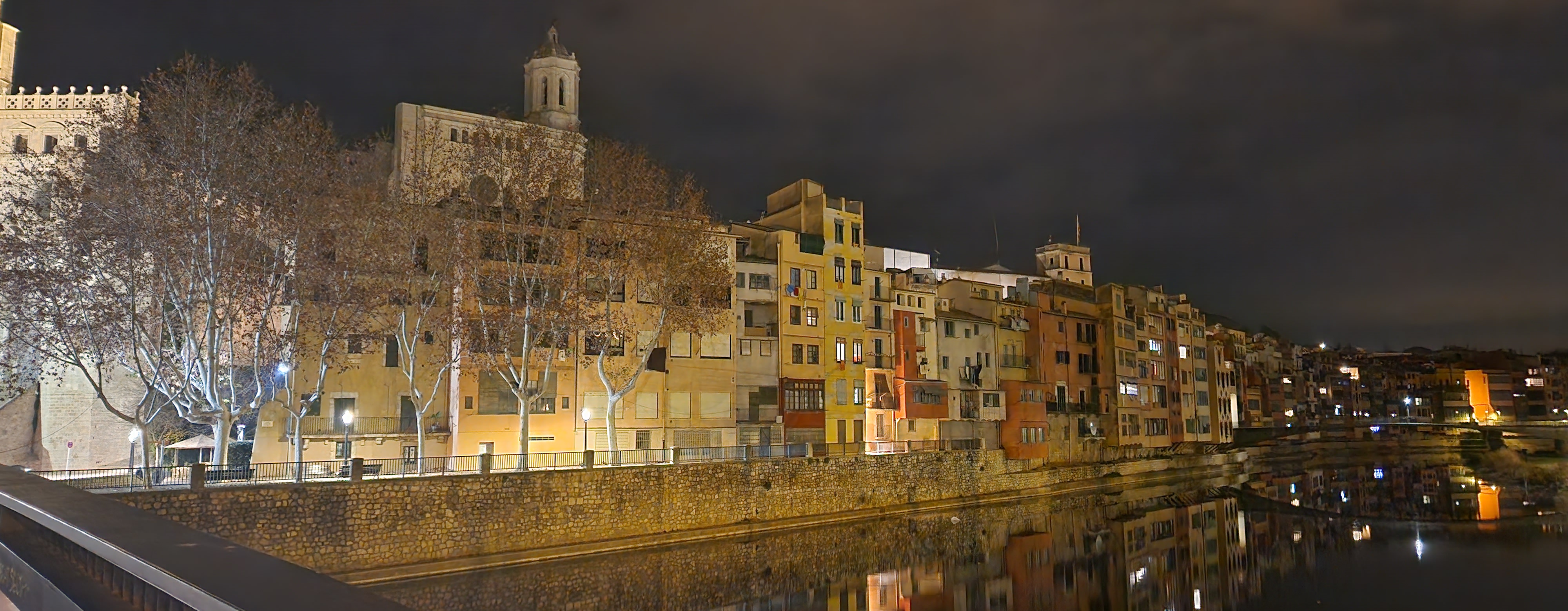 Fotografía nocturna de Girona