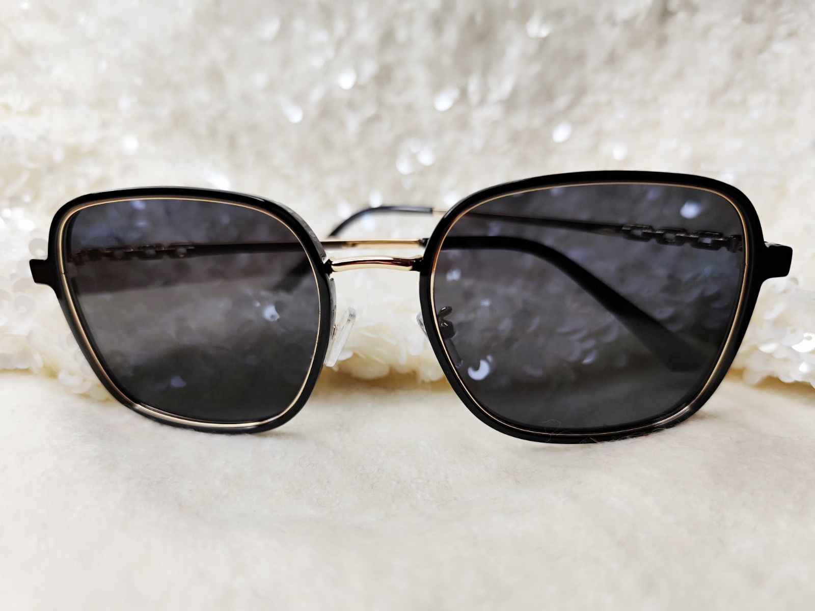 GAFAS CON BORDES PLATEADOS