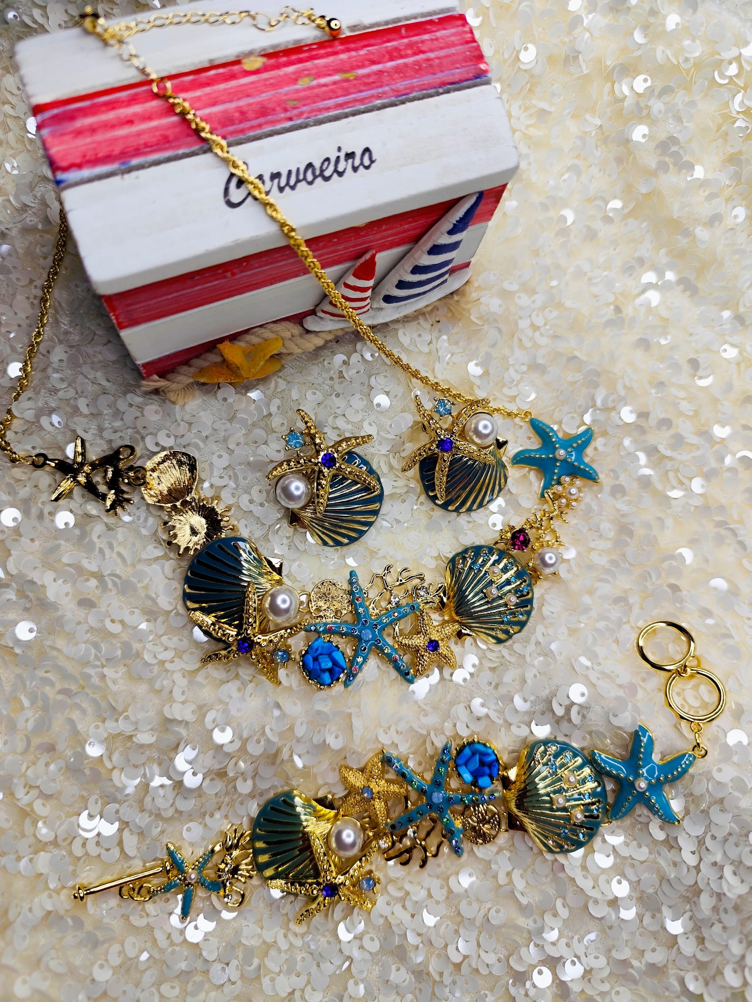Collar, pulsera y pendientes