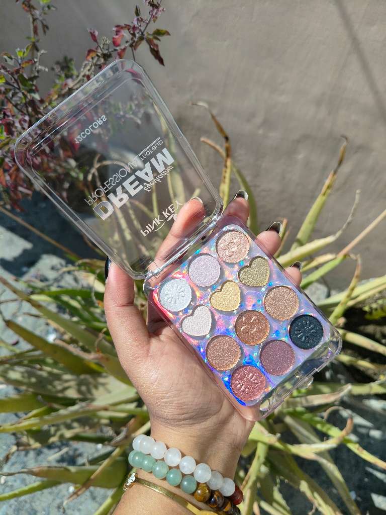 Glittery Eyeshadow Highlighter Palette