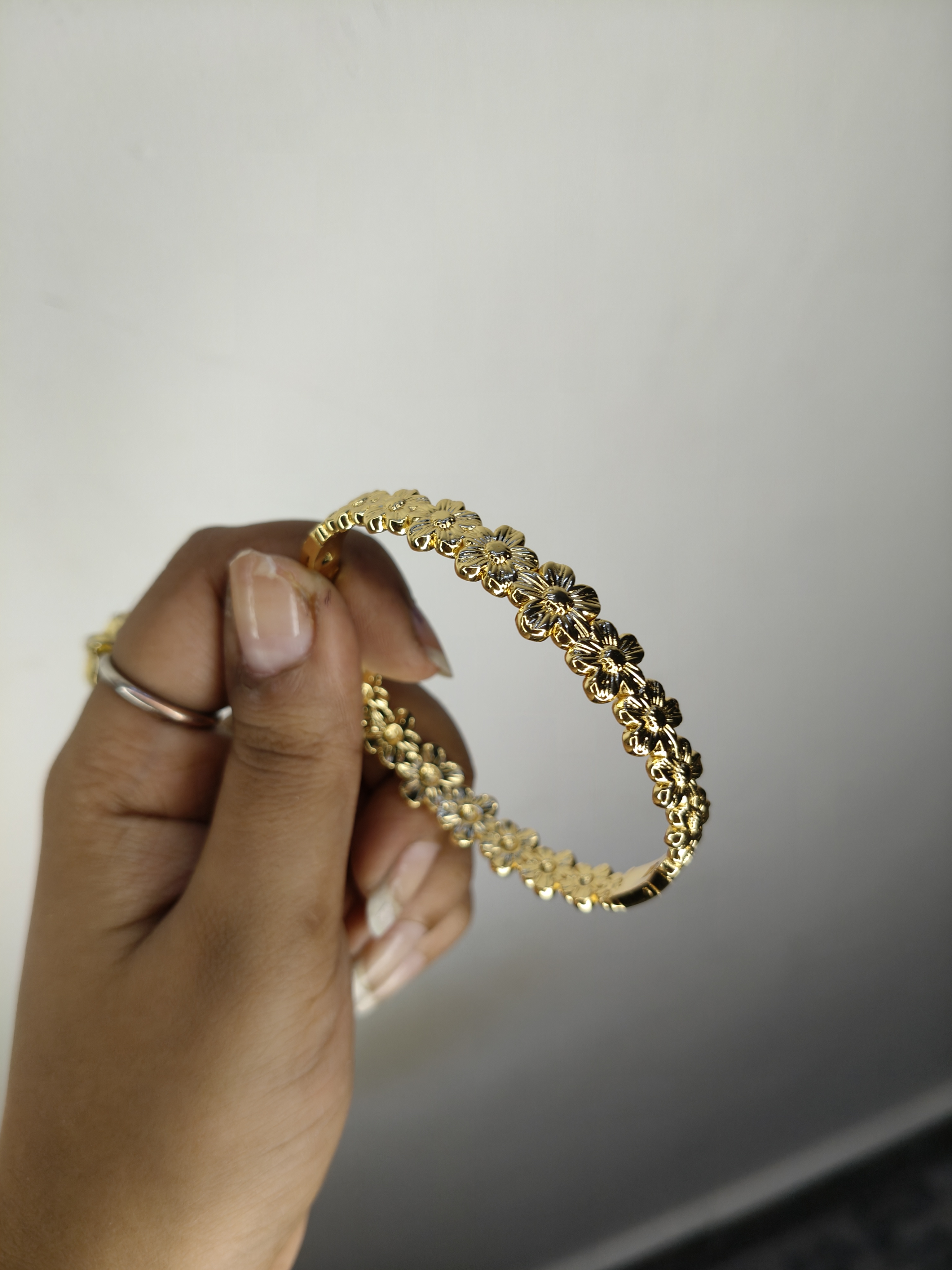 Anti-Tarnish Flower Kada Braclete 