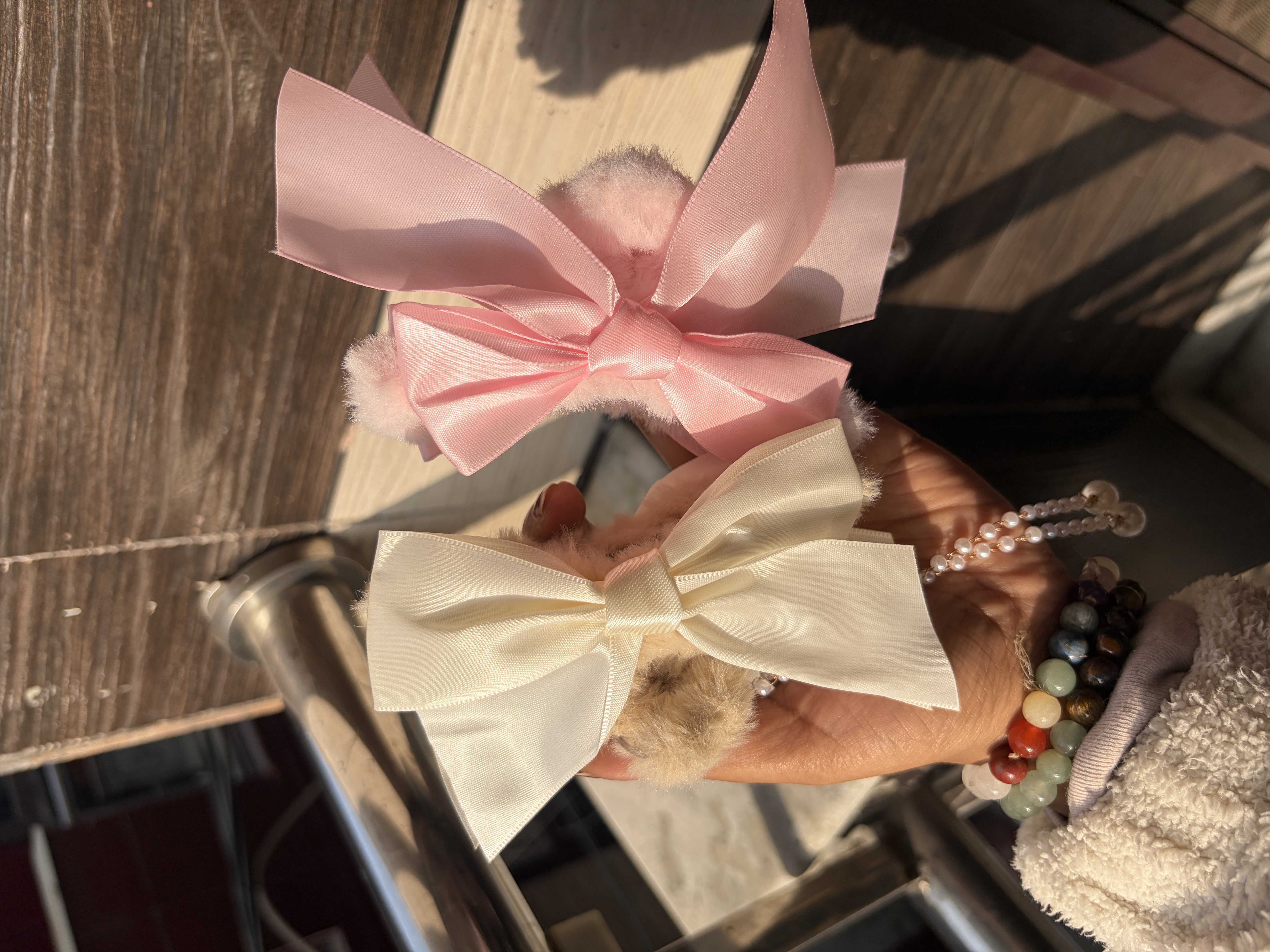 Furr Bow hanging pearls Clutcher