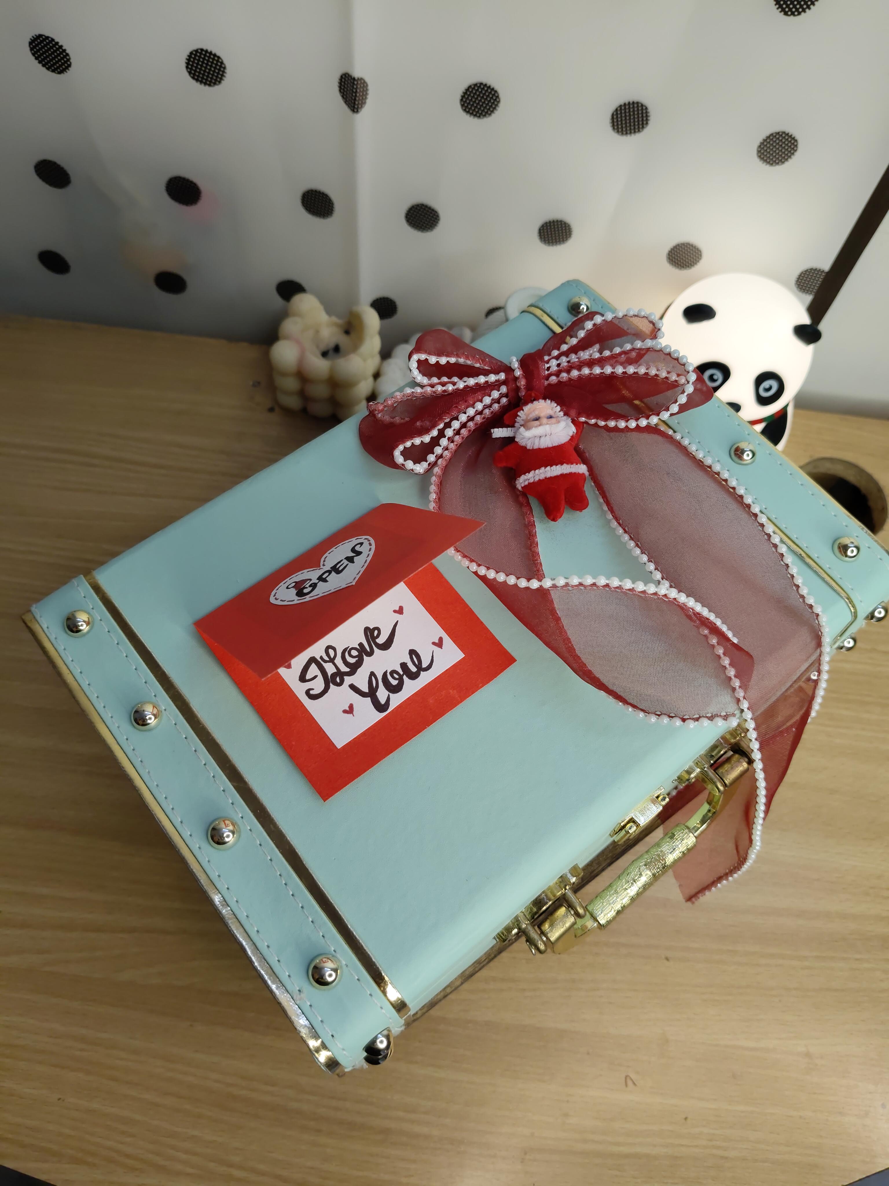 Trunk Secret Santa Customisable Hamper Box (Imported Random Collection)