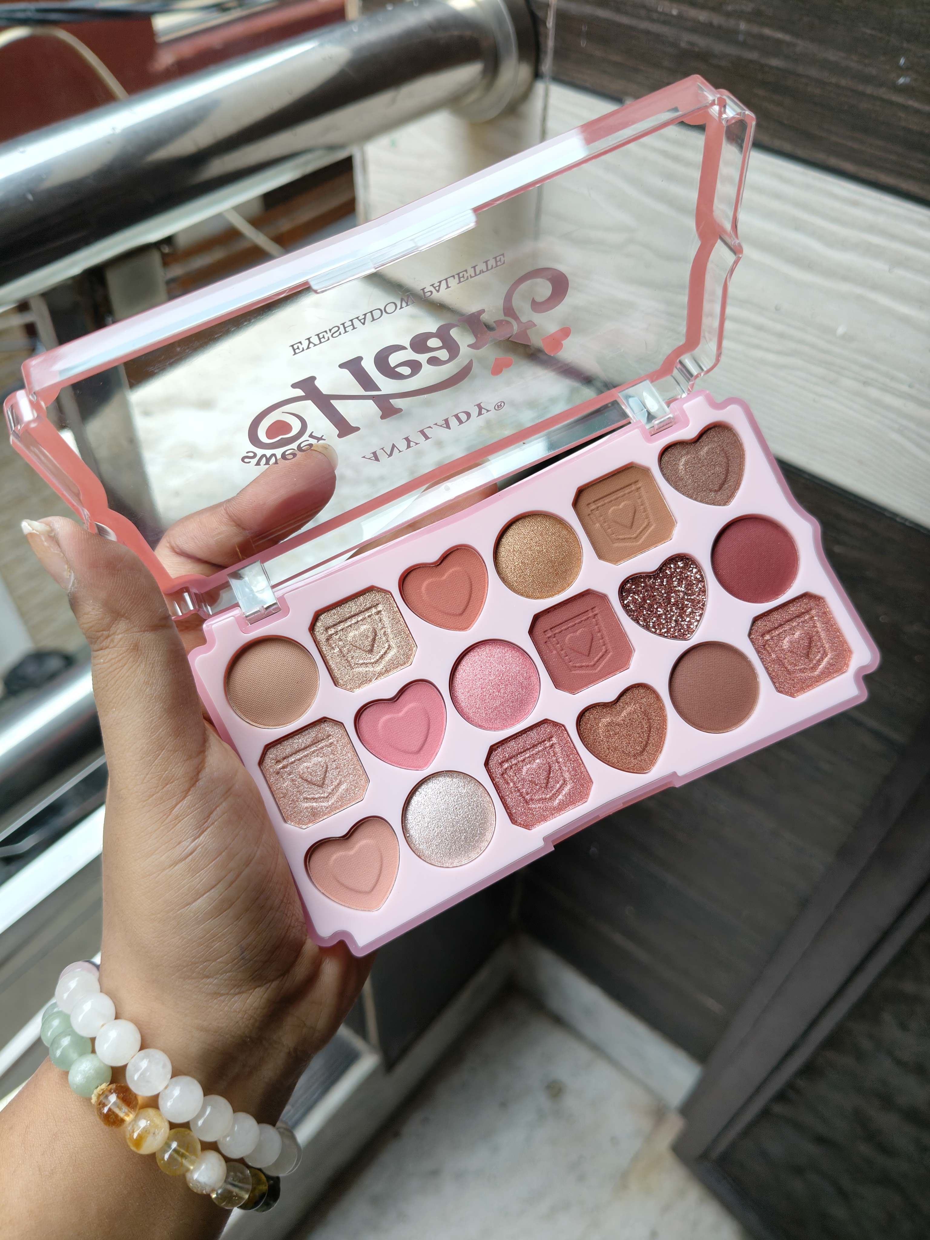 Any lady Heart Nude Eye Palette 