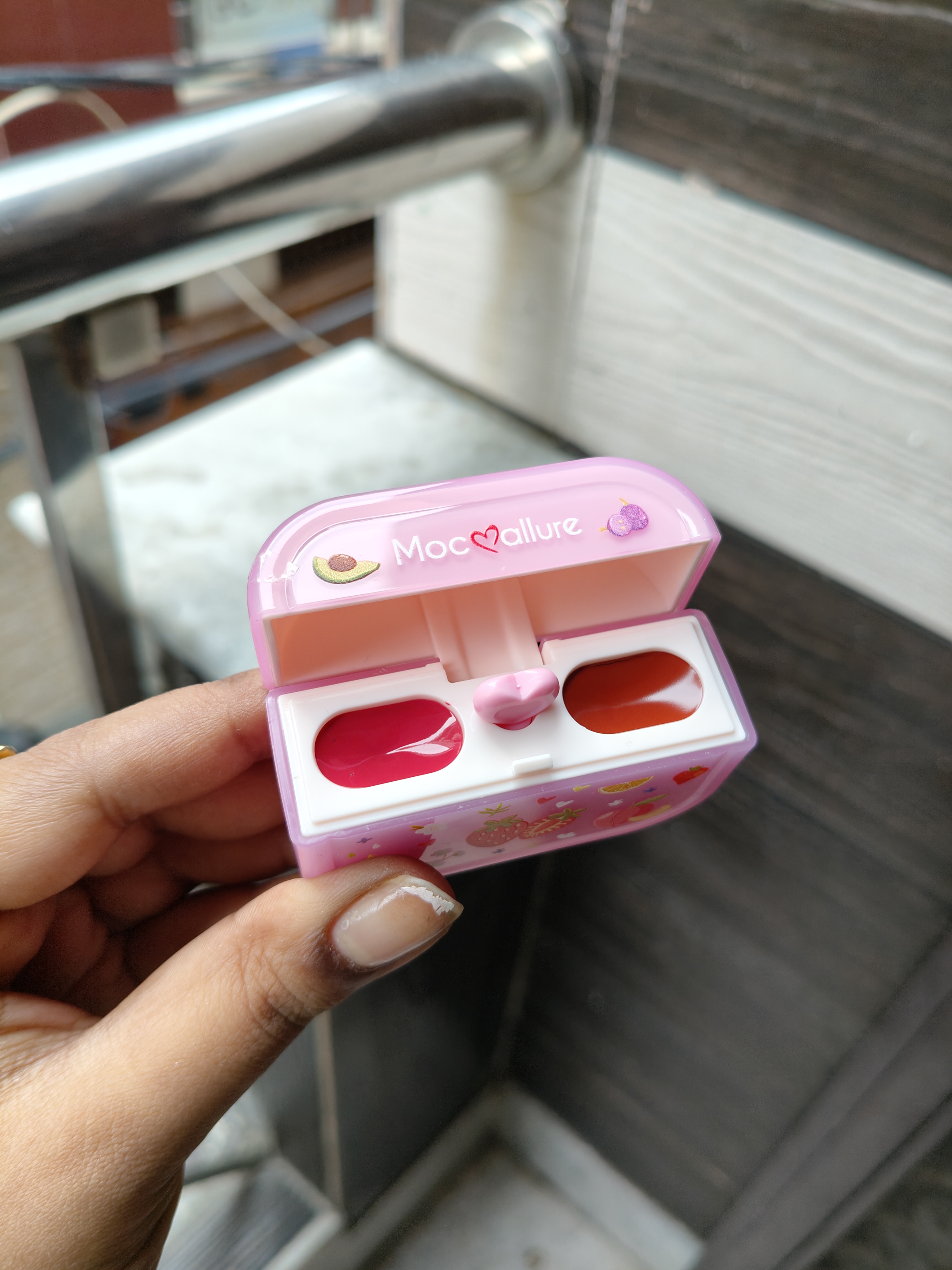 Airpod Lipstick & Lipgloss 