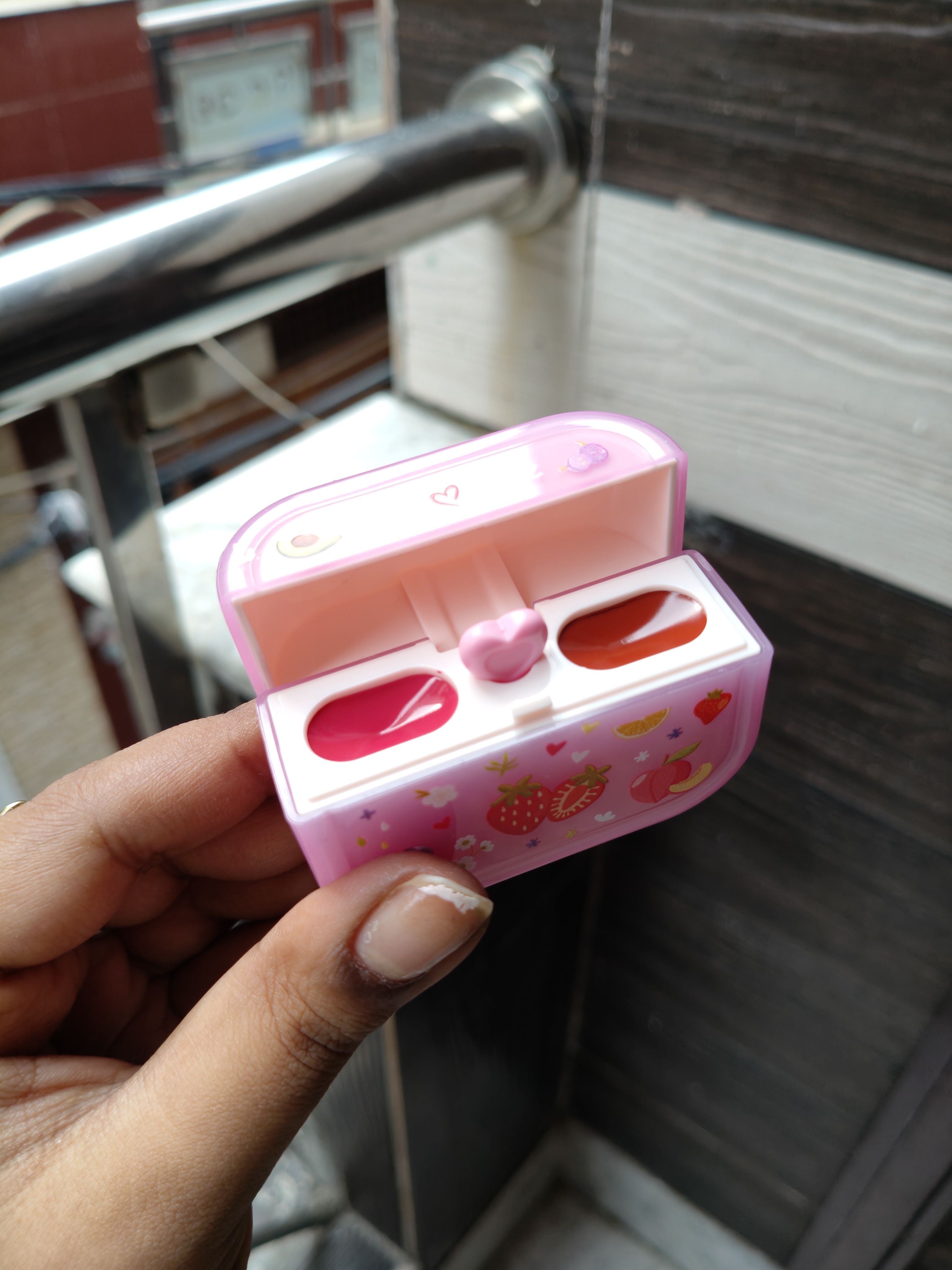 Airpod Lipstick & Lipgloss 