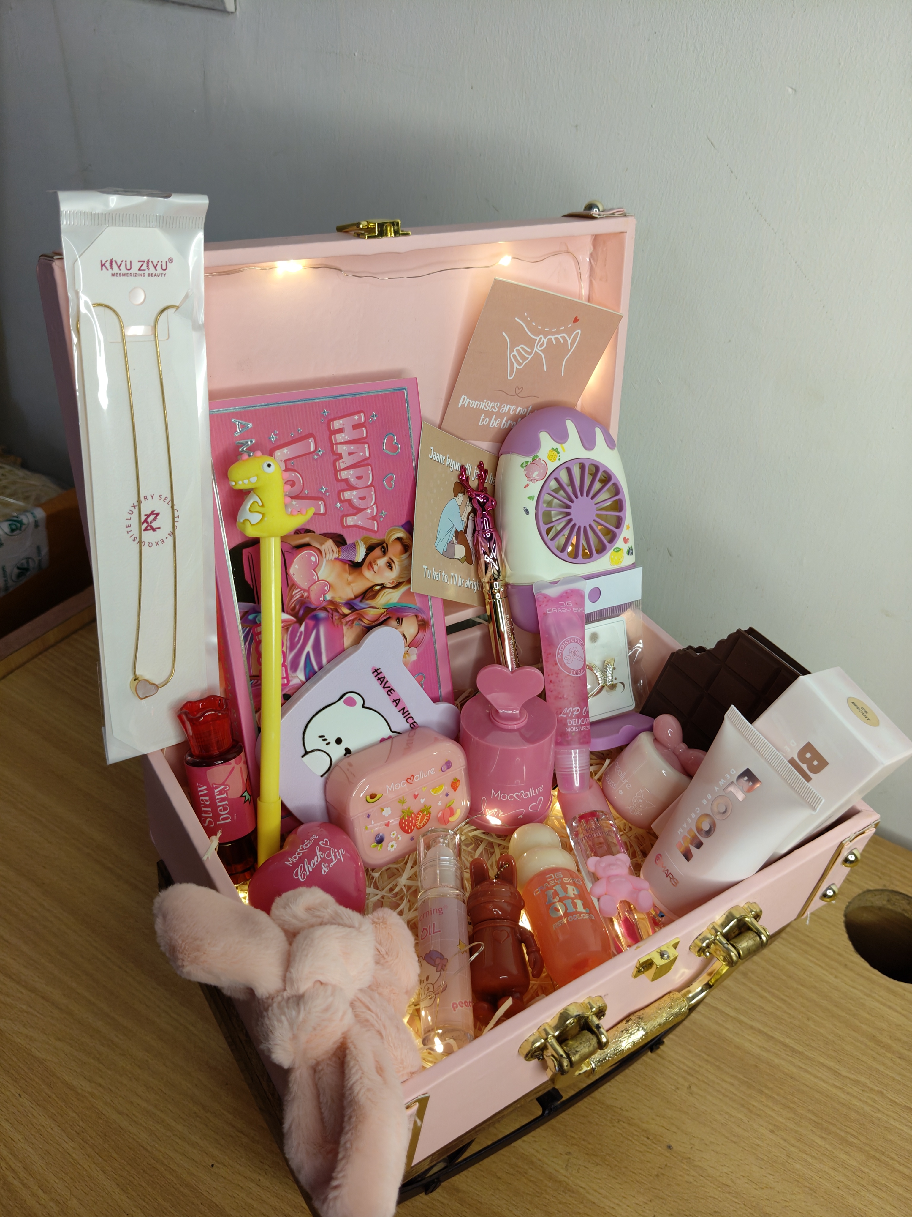 Trunk Customisable Hamper(Imported Random Collection)