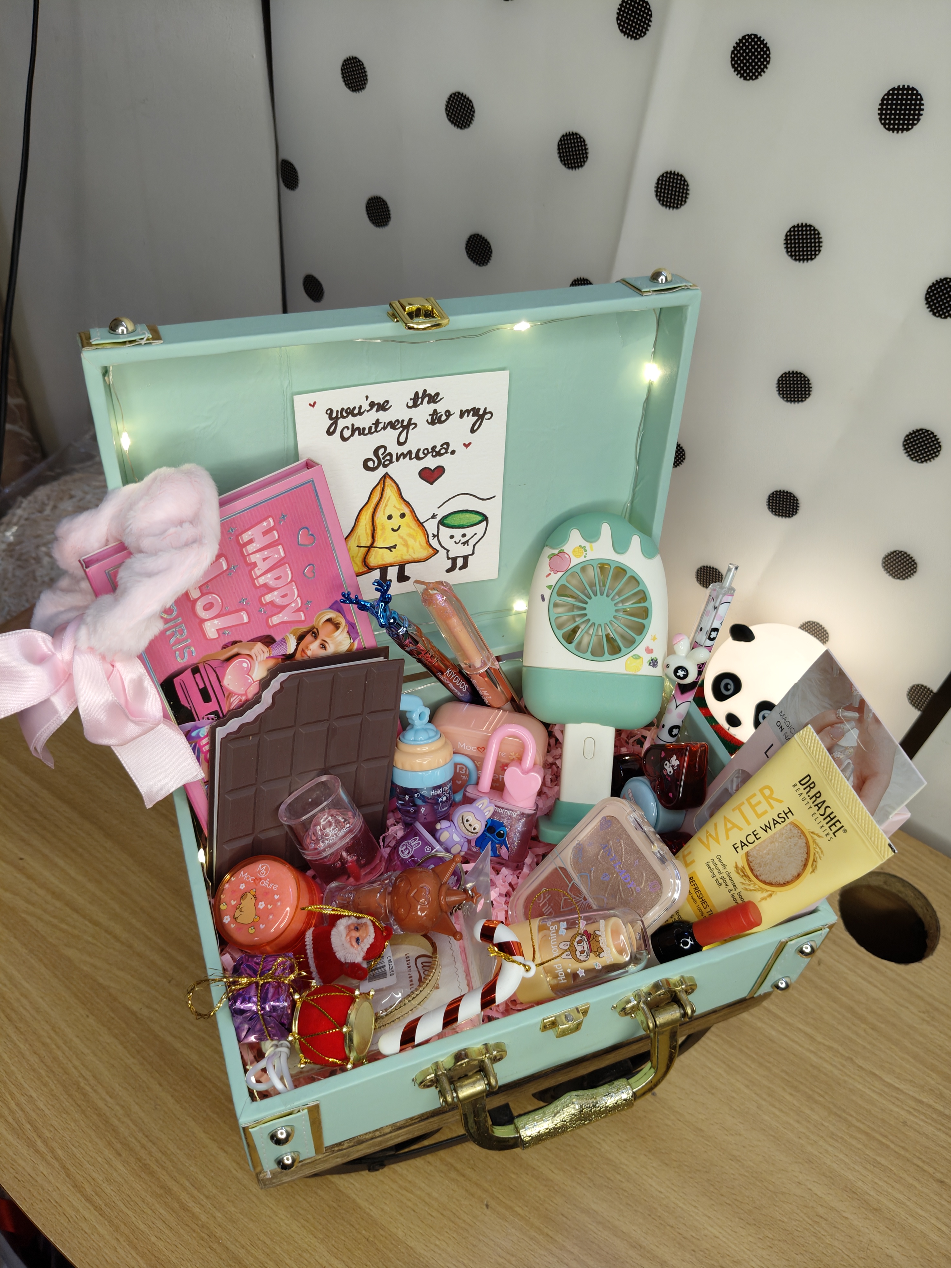 Trunk Secret Santa Customisable Hamper Box (Imported Random Collection)