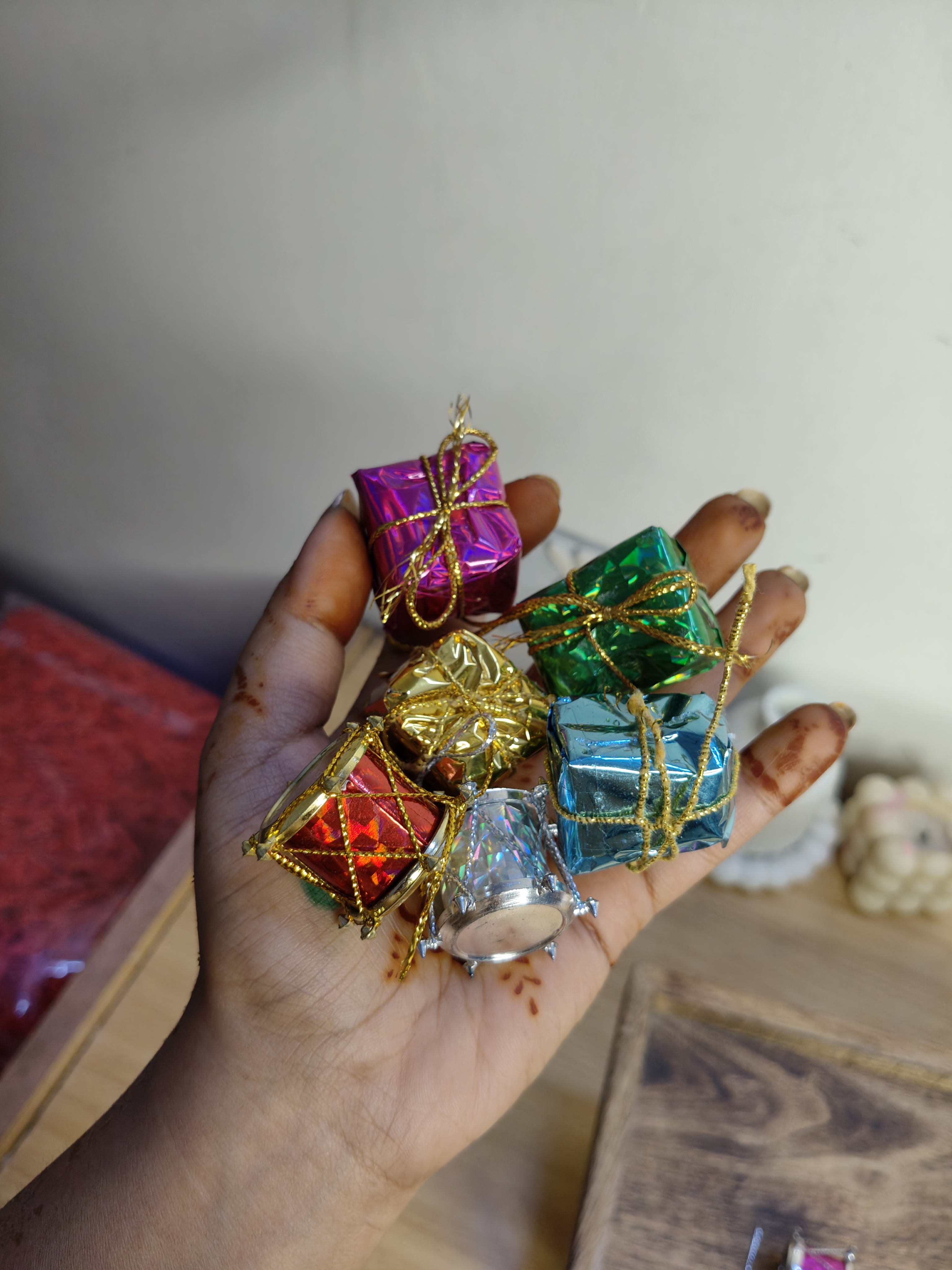 Fake Gifts Miniature 