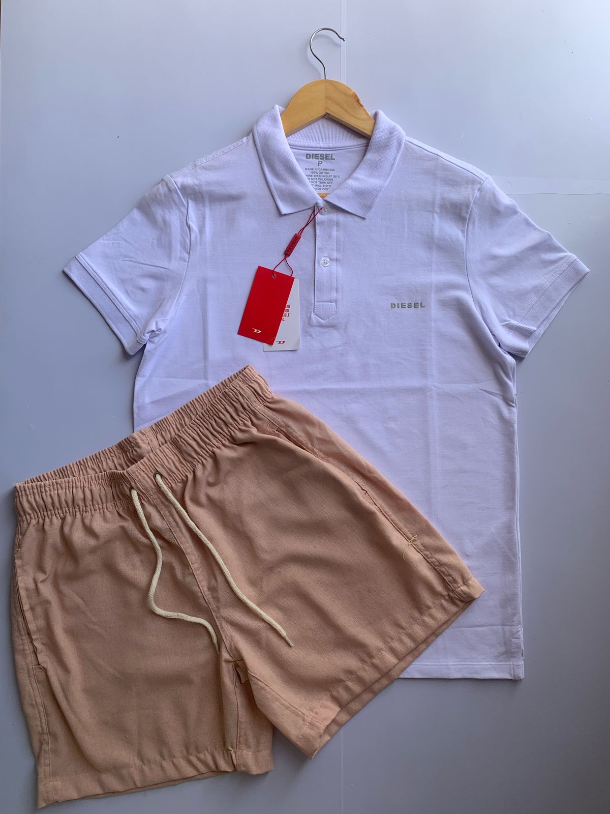 Kit - Short linho marrom  - Tamanho: M + Camisa polo branca  - Tamanho: P