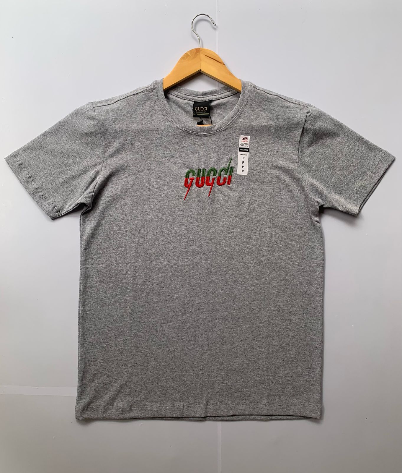 Camisa básica cinza - Tamanho: P