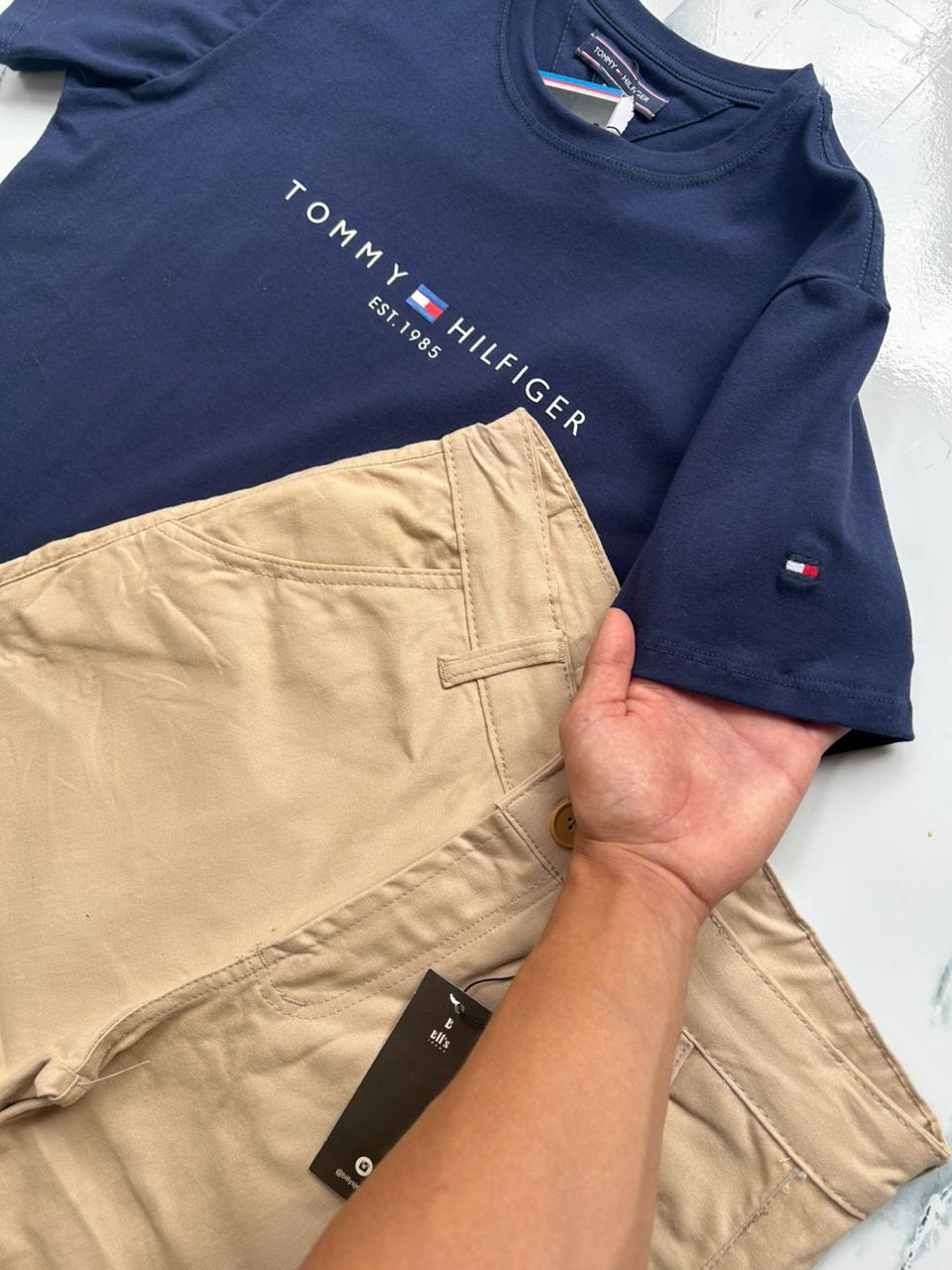 Kit - Calça beje - Tamanho: 40 + Camisa básica azul - Tamanho: P