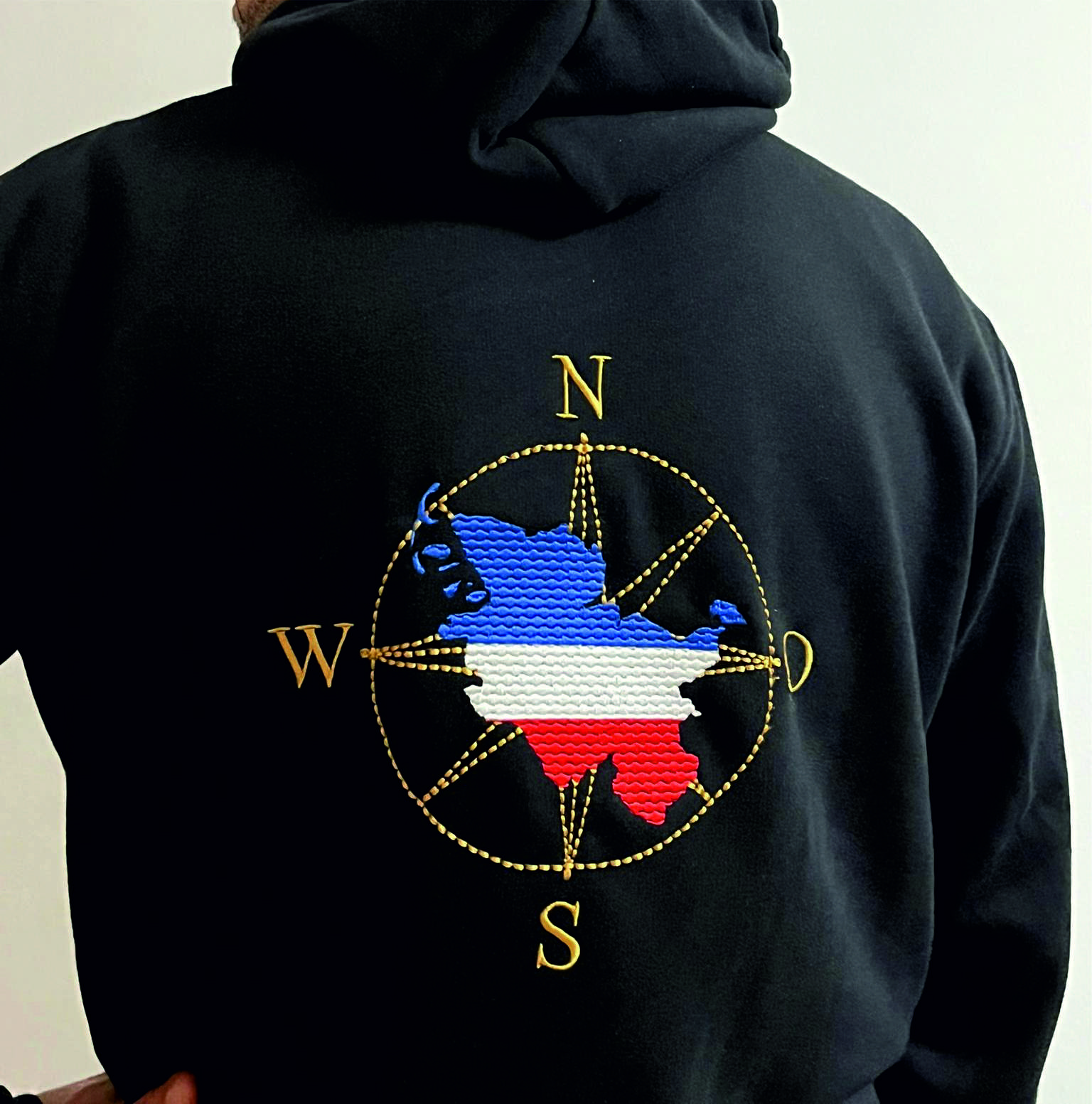 Schwarzer Hoodie mit königlicher Schleswig-Holstein Stickerei