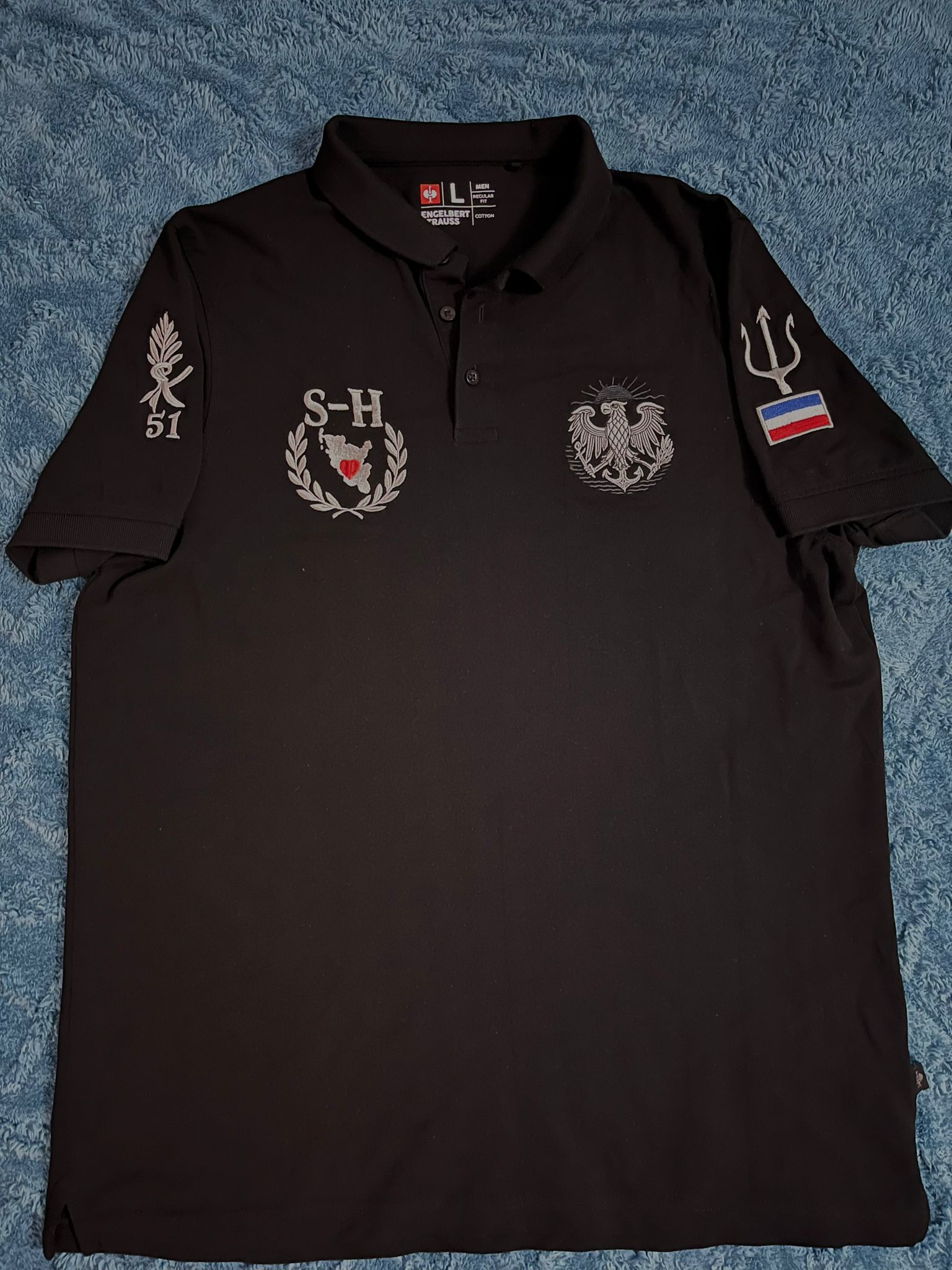 Schwarzes Poloshirt mit edler Dunkelsilber-Stickerei