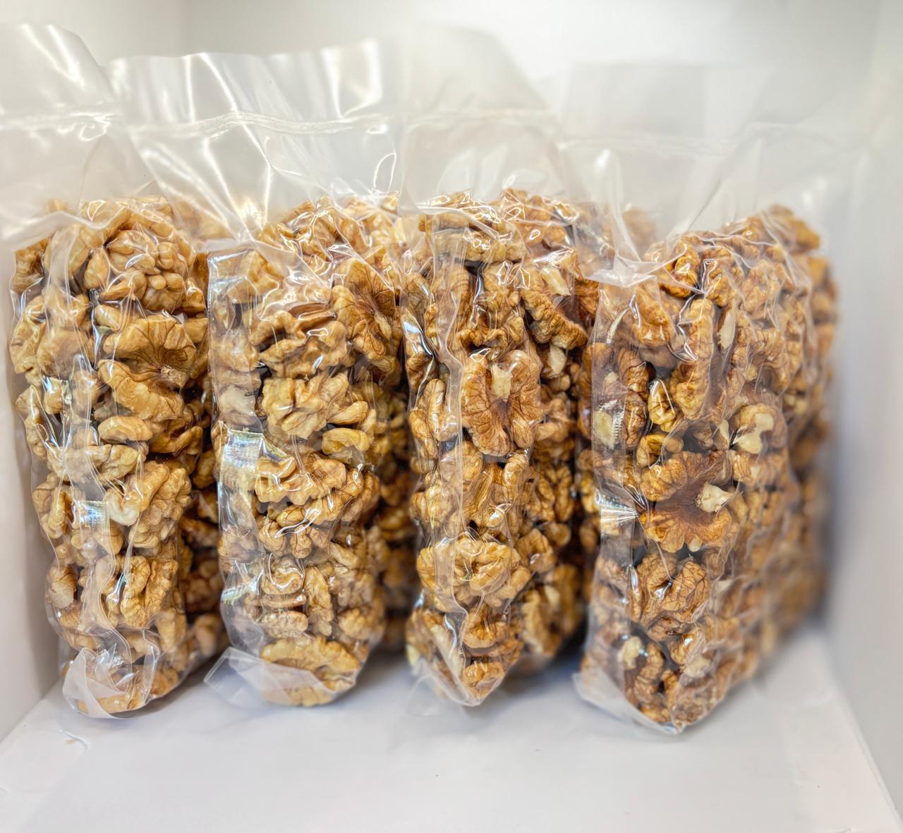 Walnut Kernels Snow White Halves 1kg (4x250g)