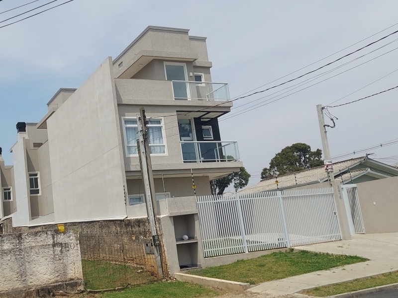 Sobrado com 3 Quartos, Terraço e Churrasqueira no Boqueirão - 125,51m² com Acabamento de qualidade!