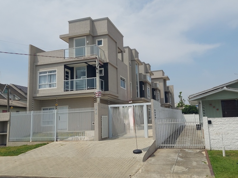 Sobrado com 3 Quartos, Terraço e Churrasqueira no Boqueirão - 125,51m² com Acabamento de qualidade!