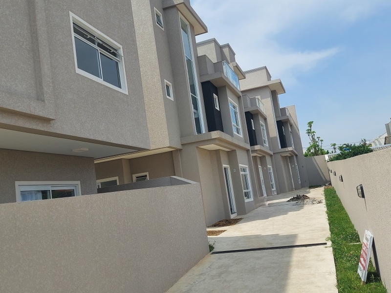 Sobrado com 3 Quartos, Terraço e Churrasqueira no Boqueirão - 125,51m² com Acabamento de qualidade!