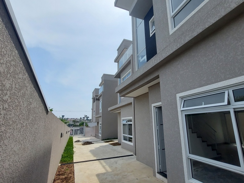 Sobrado com 3 Quartos, Terraço e Churrasqueira no Boqueirão - 125,51m² com Acabamento de qualidade!