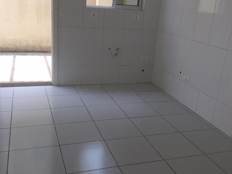 Seu Novo Lar no Uberaba, Curitiba! Sobrado à Venda de 3 Dormitórios, Suíte 