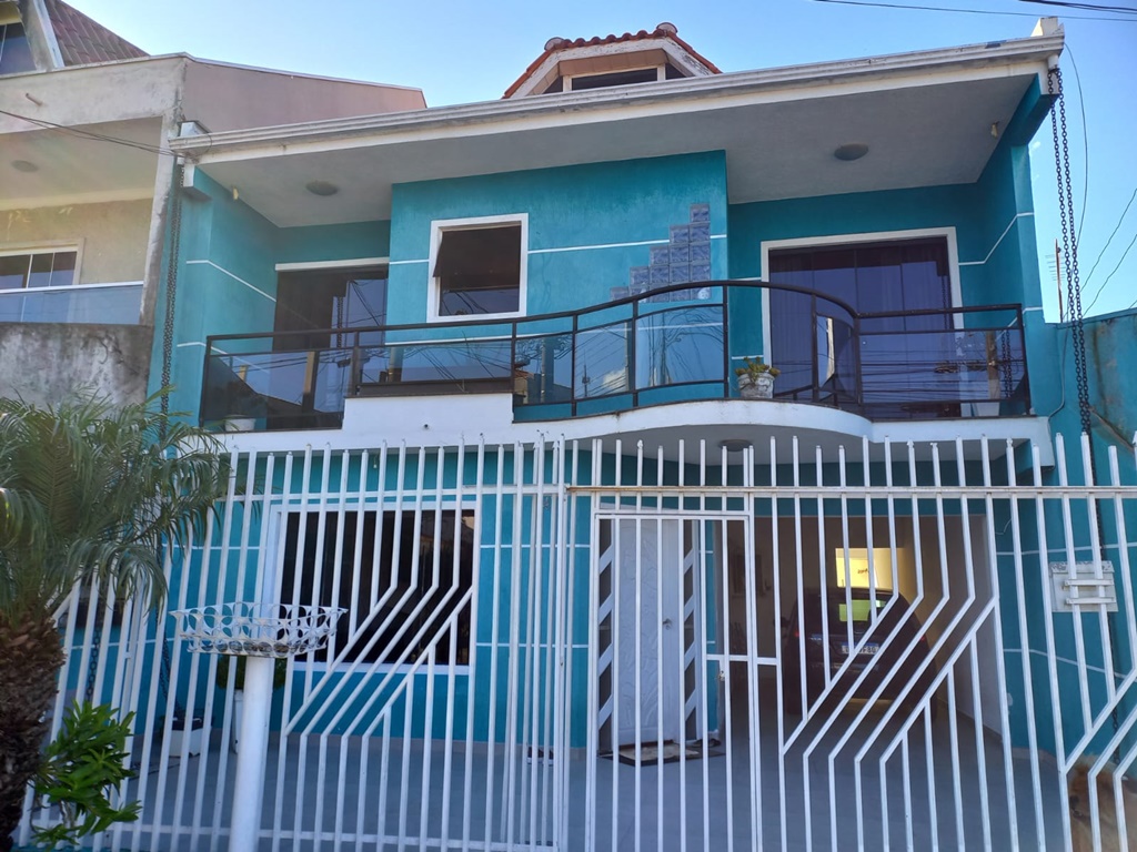 Sobrado no Sítio Cercado, Curitiba - 3 Dormitórios, com ático, Churrasqueira e Ótima Localização! Agende Sua Visita e Venha Conferir!