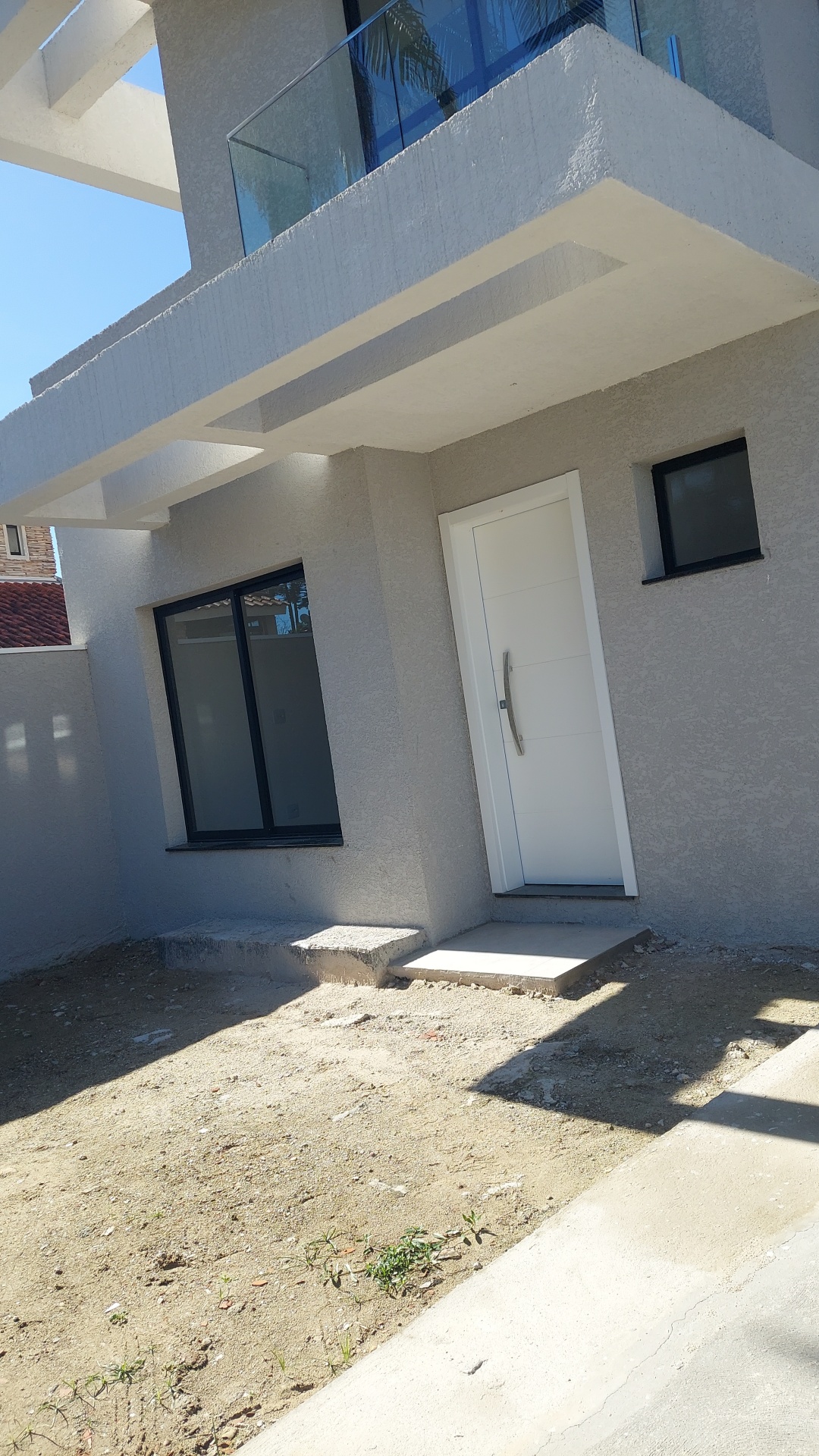 Viva o melhor da vida em um sobrado triplex de ótimo padrão no Uberaba, Curitiba!