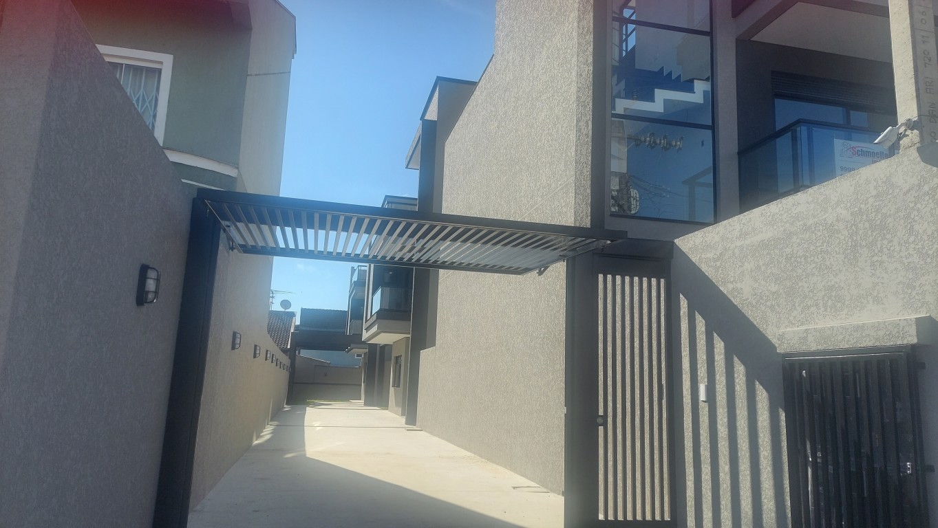 Sobrados com 148 m² no Hauer, Curitiba – Acabamento Excelente, Terraço com Churrasqueira e 2 Vagas de Garagem. Design Contemporâneo. Confira!